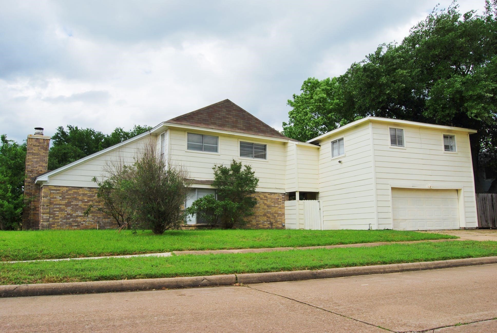 2127 Woodland Springs Street Property Photo 1