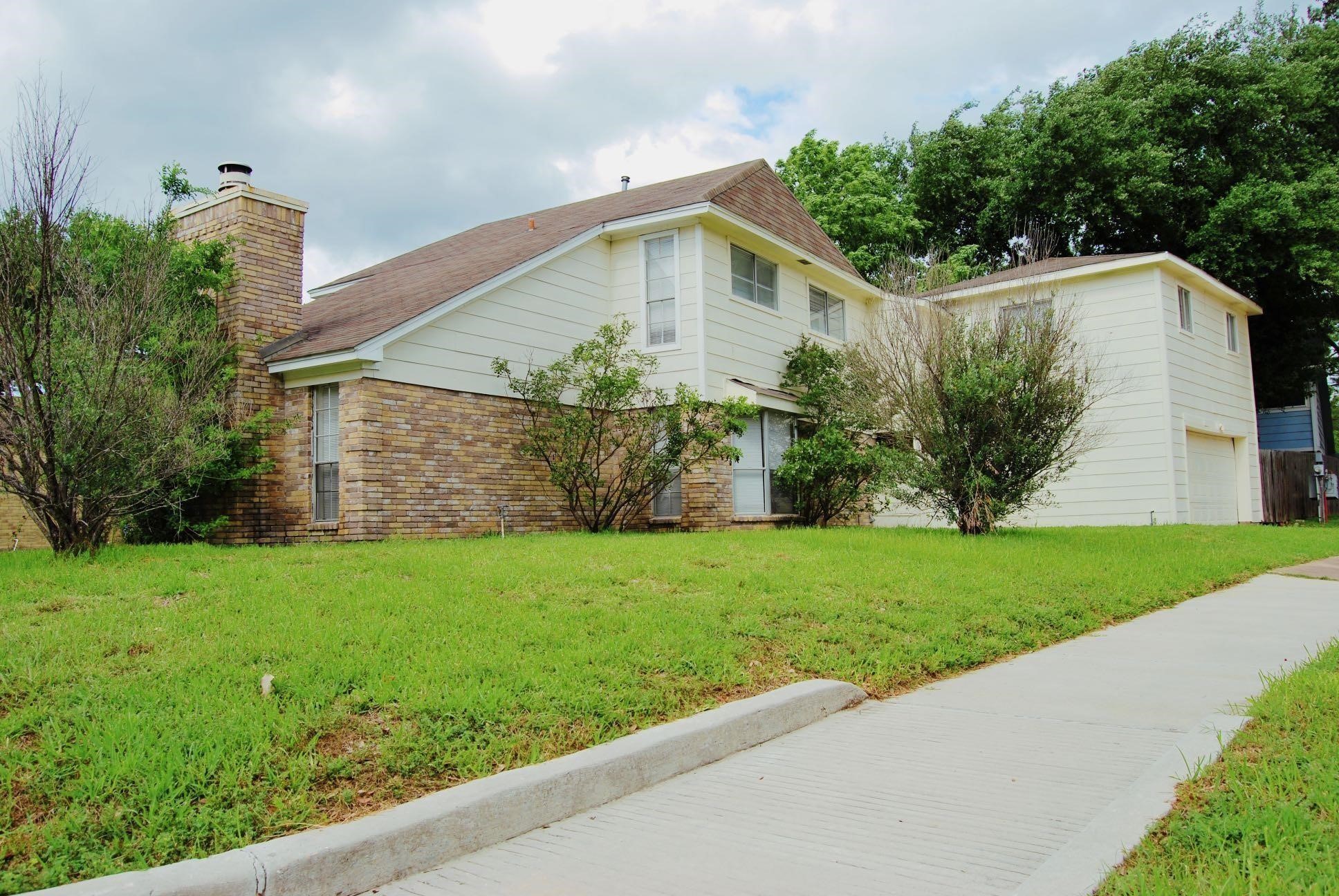 2127 Woodland Springs Street Property Photo 2
