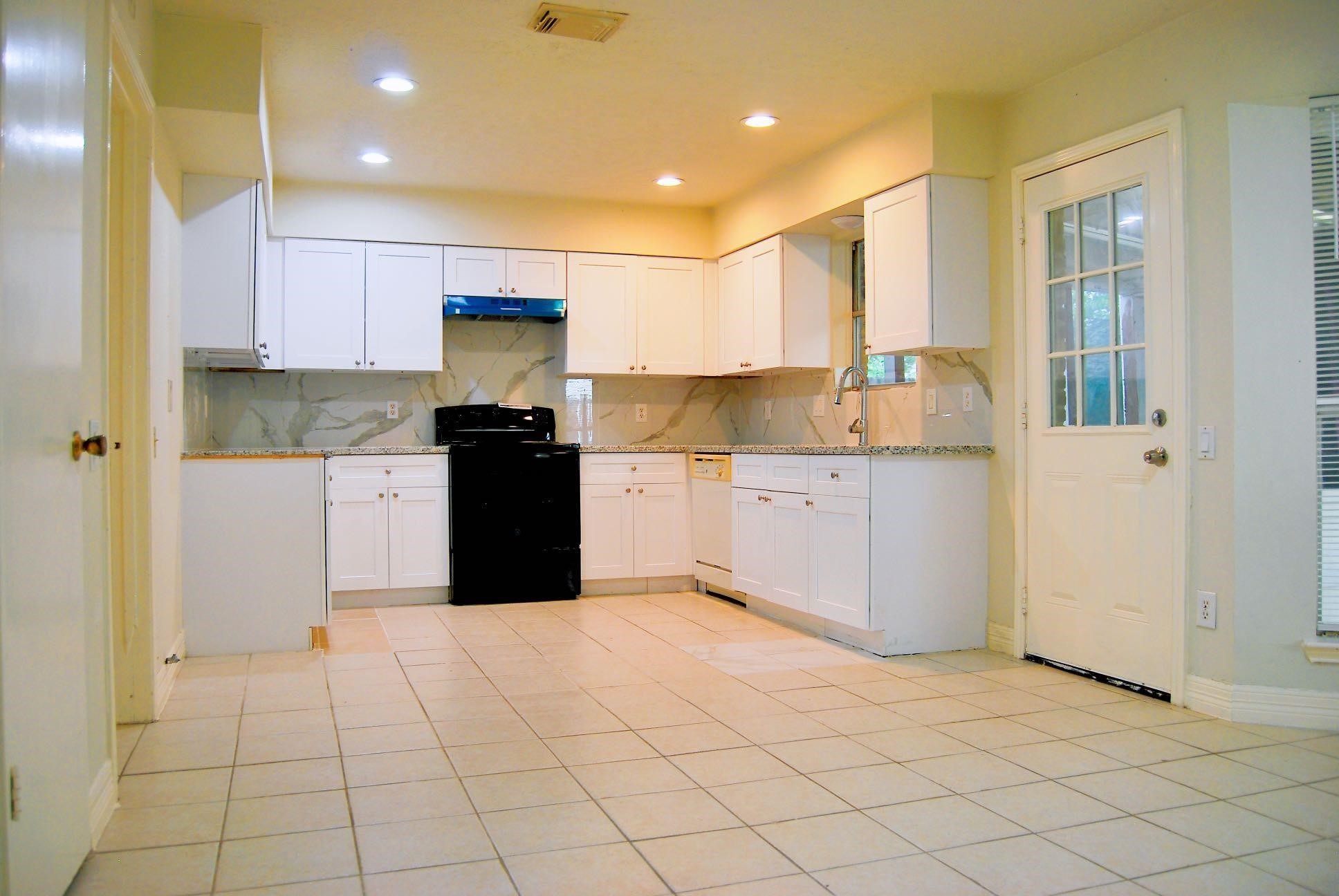 2127 Woodland Springs Street Property Photo 5