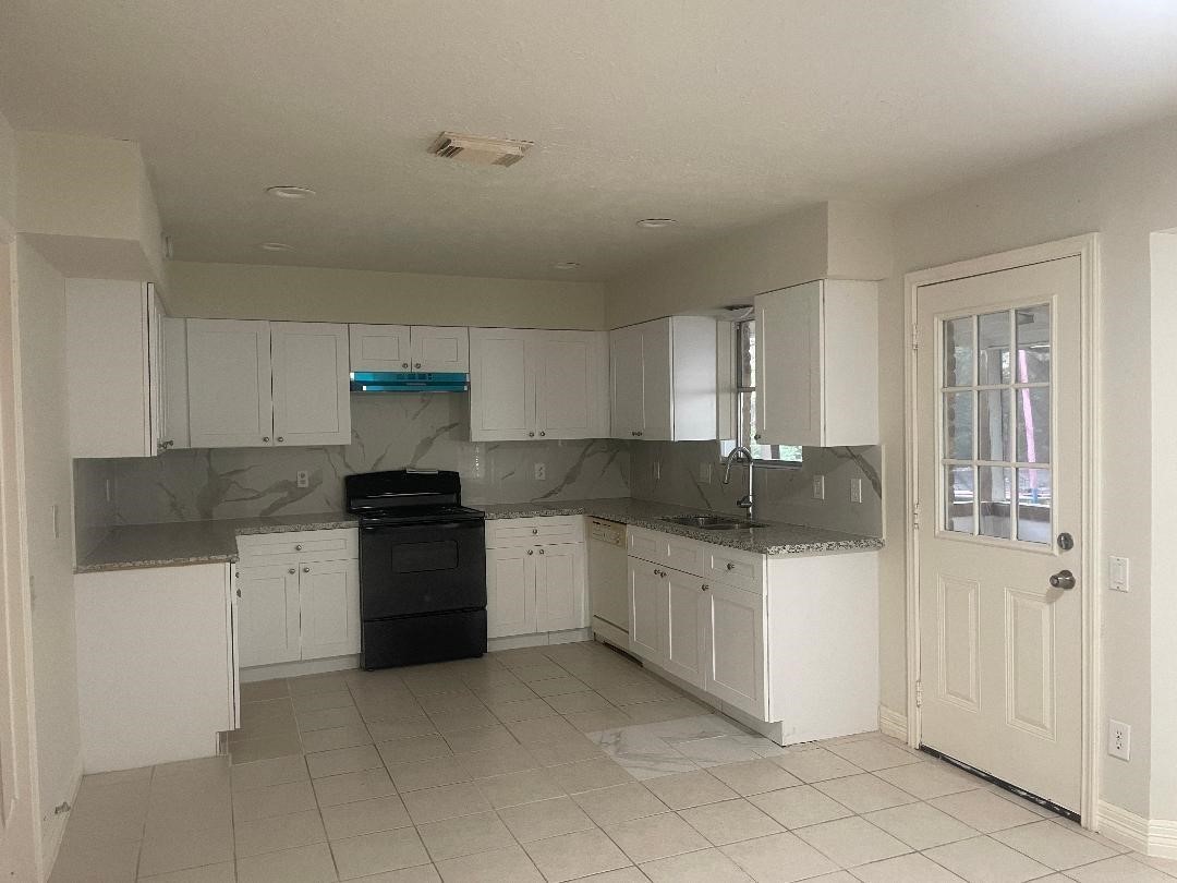2127 Woodland Springs Street Property Photo 7
