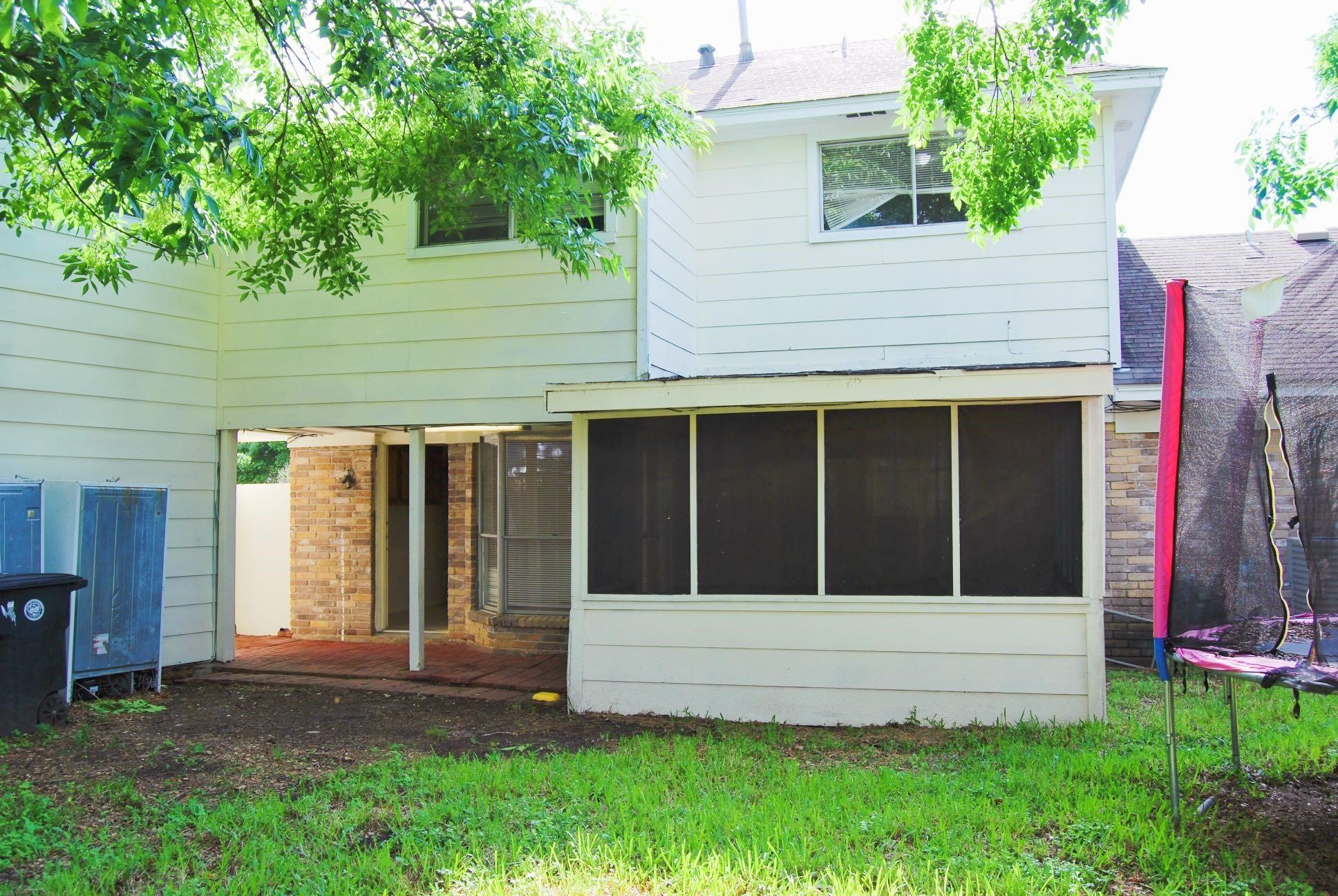 2127 Woodland Springs Street Property Photo 13