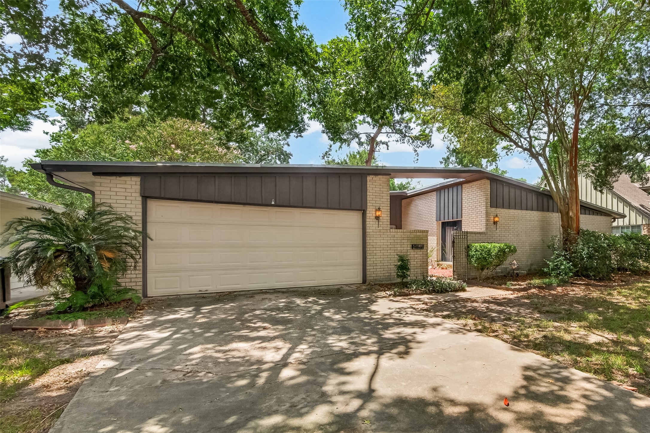 10039 Warwana Property Photo 2