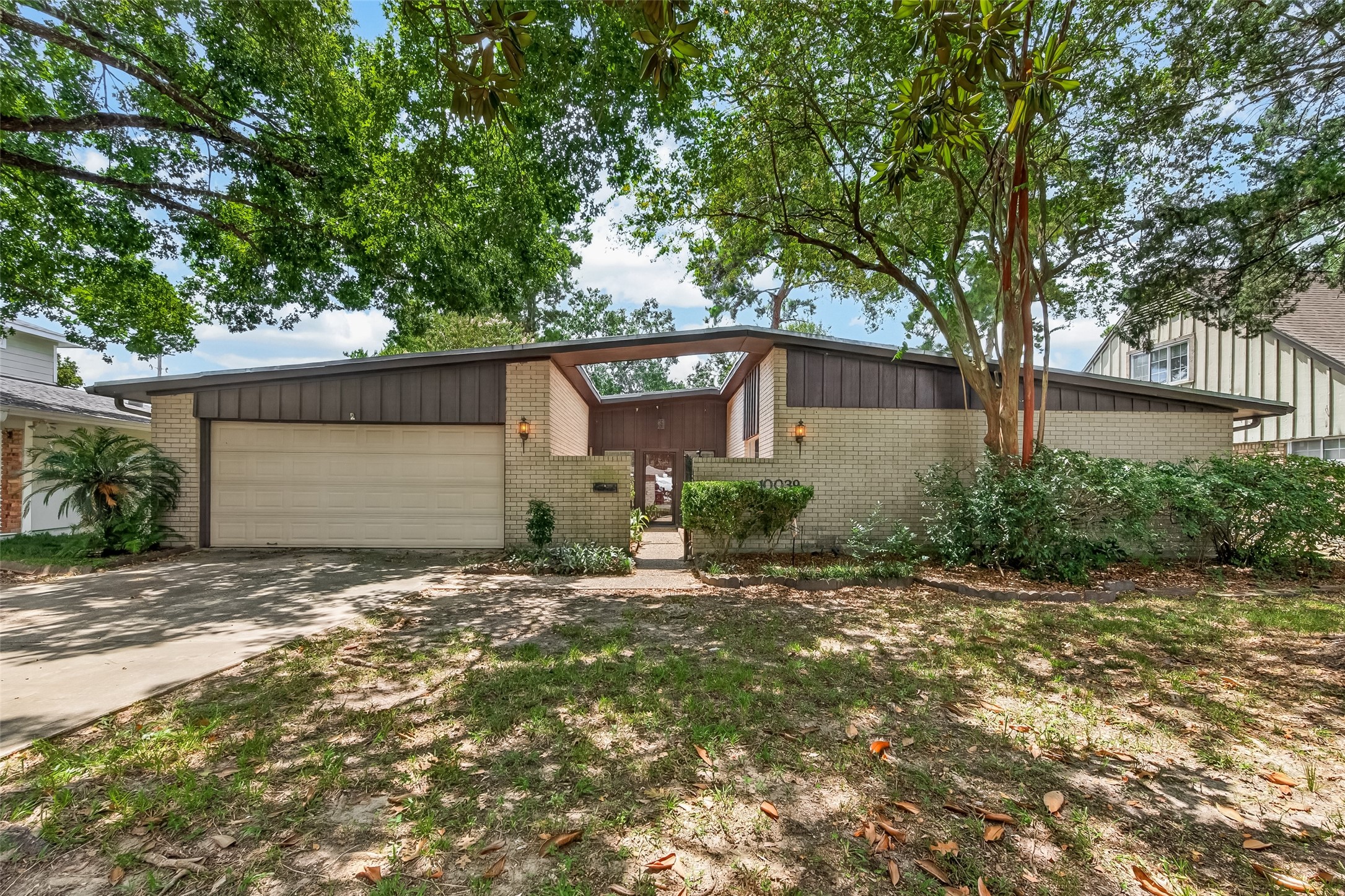 10039 Warwana Property Photo 3