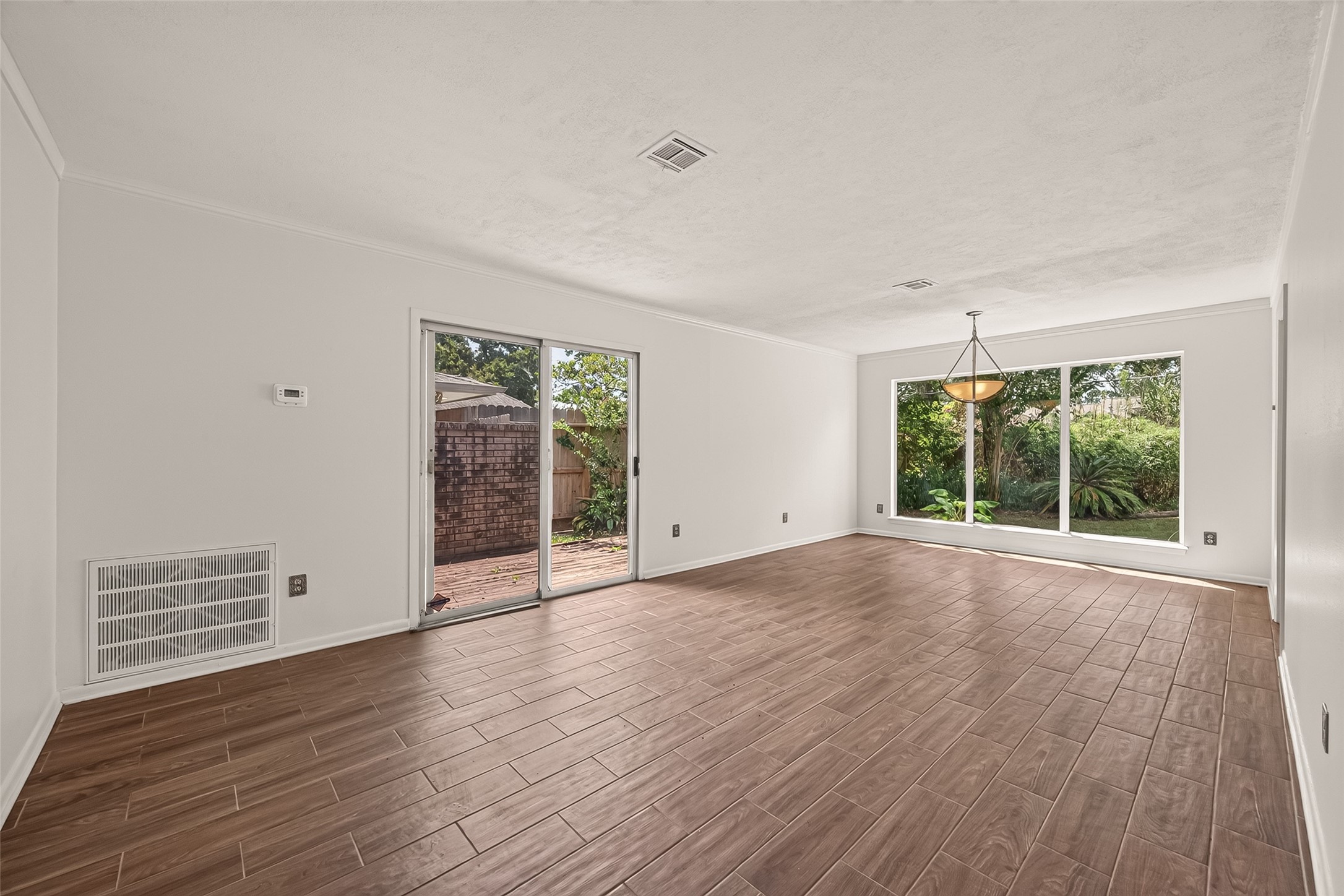 10039 Warwana Property Photo 6