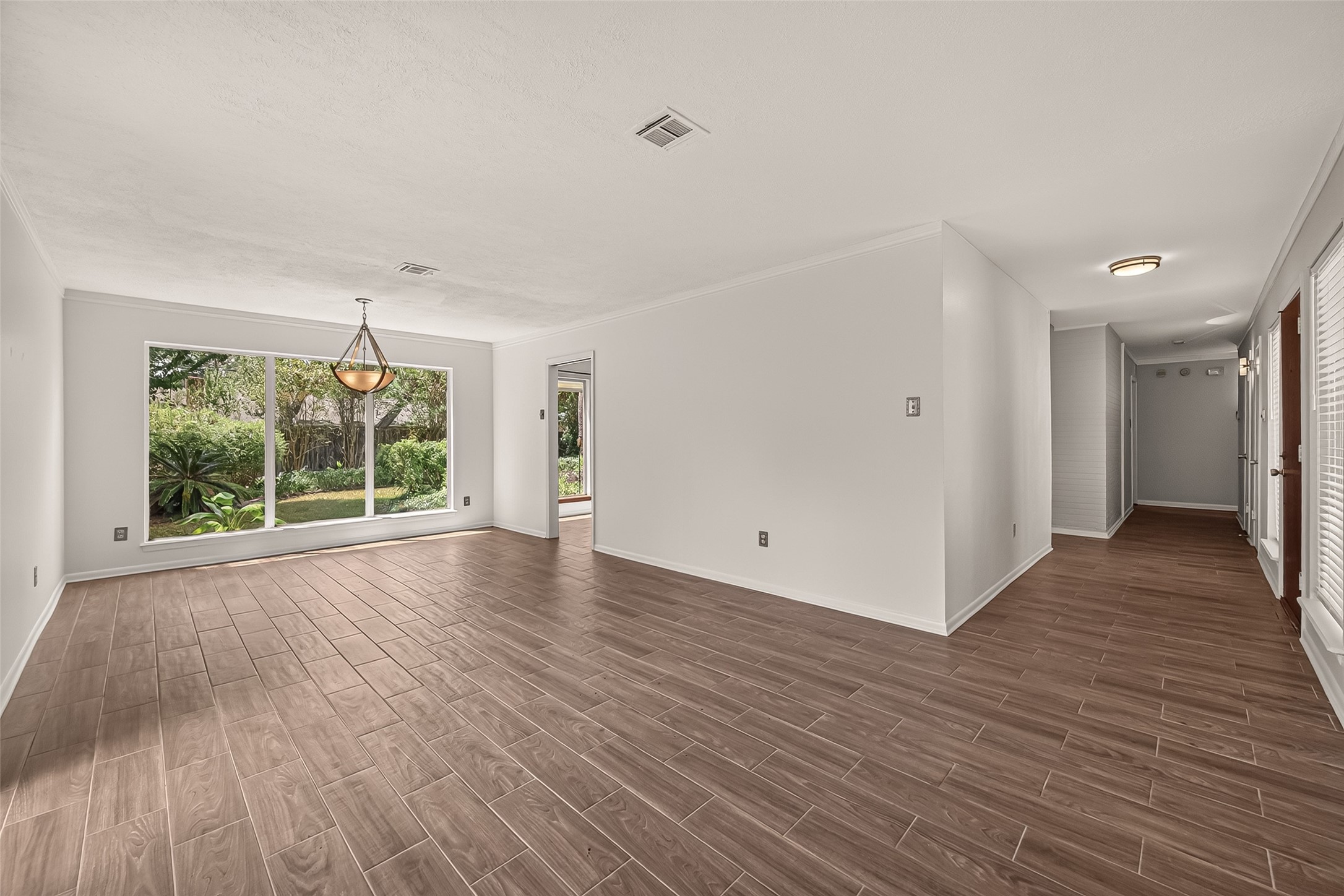 10039 Warwana Property Photo 7