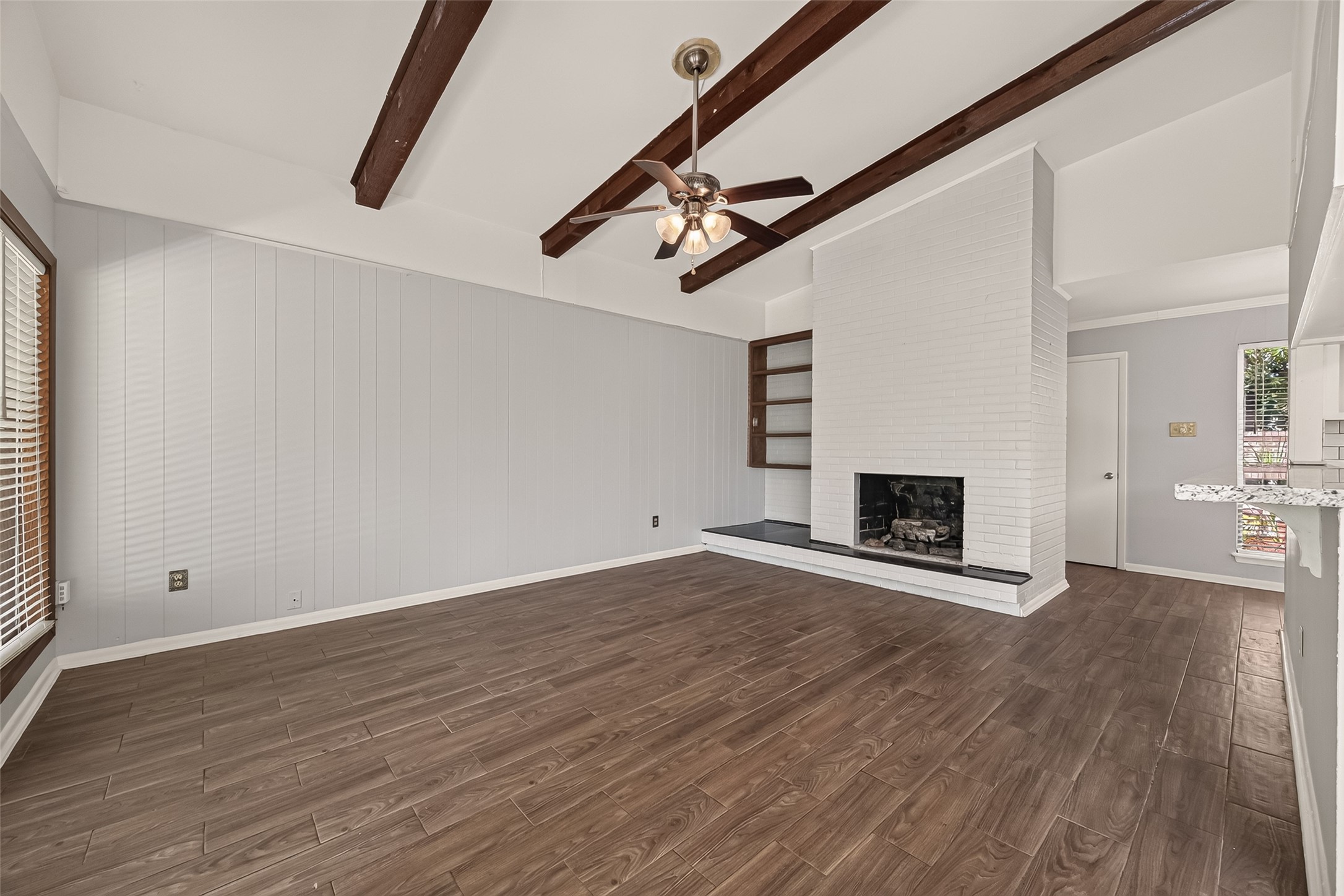 10039 Warwana Property Photo 10