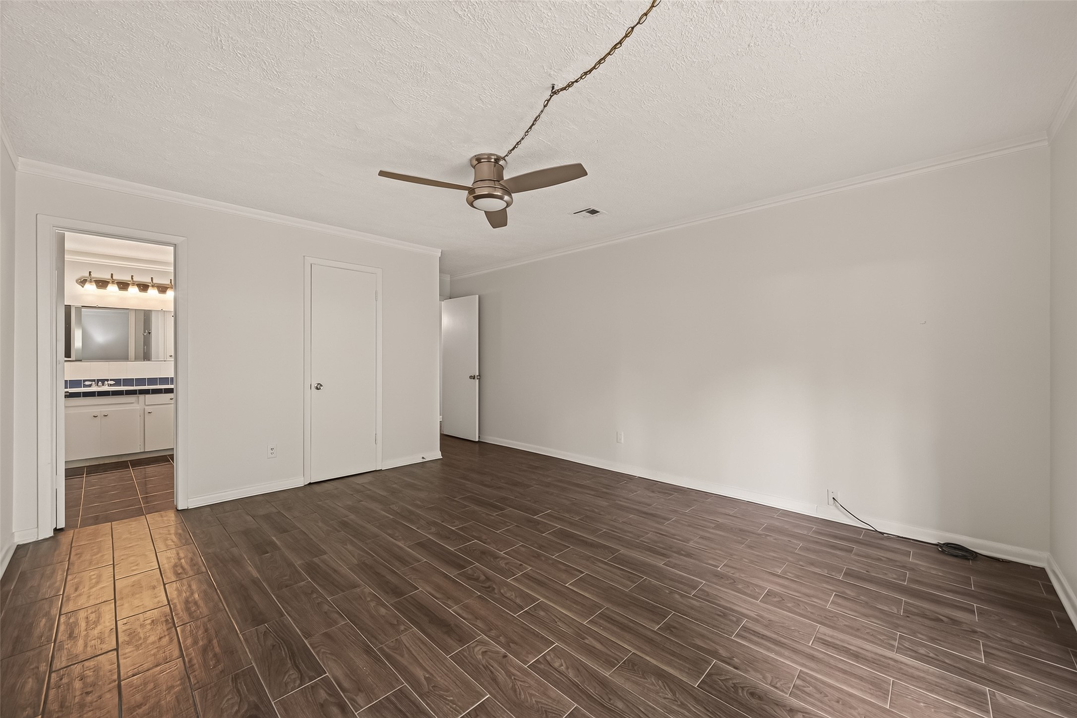 10039 Warwana Property Photo 29