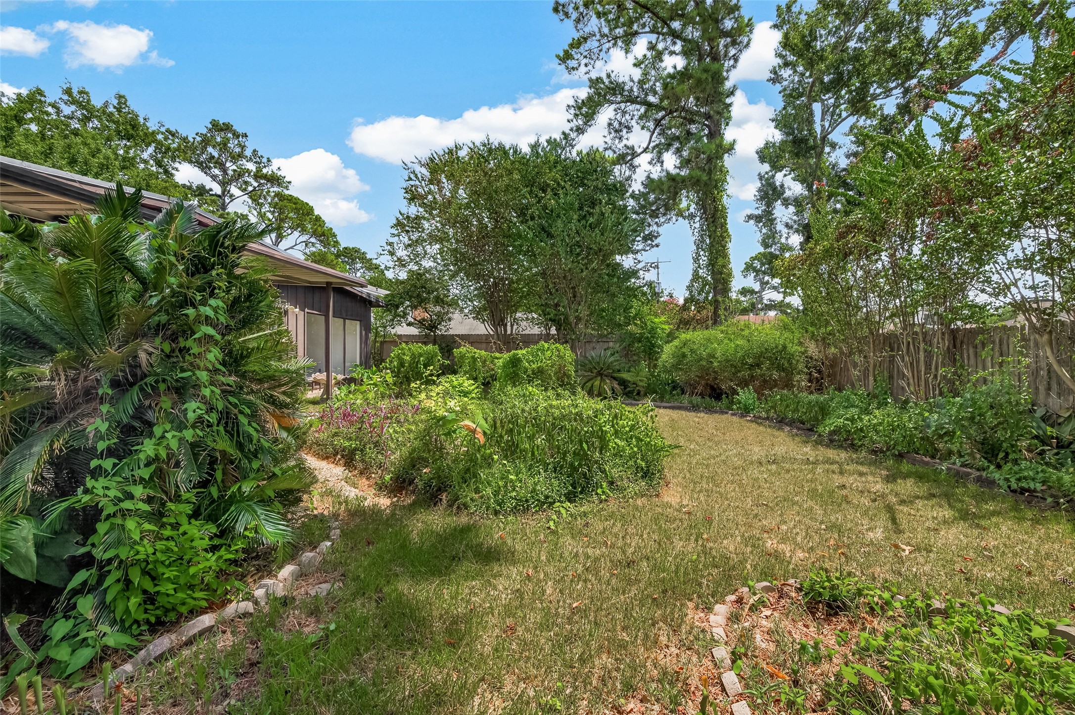 10039 Warwana Property Photo 37