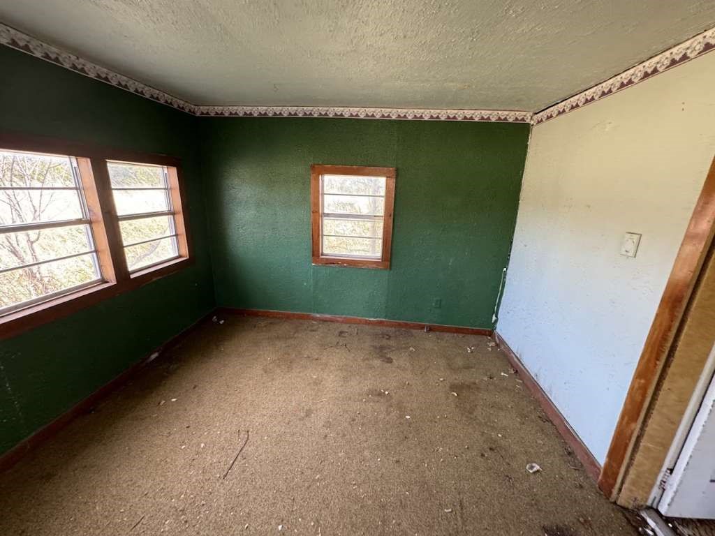 502 E Franklin Avenue Property Photo 5
