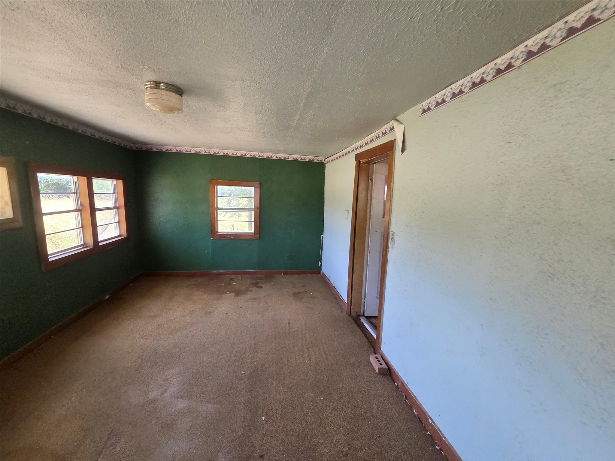 502 E Franklin Avenue Property Photo 6