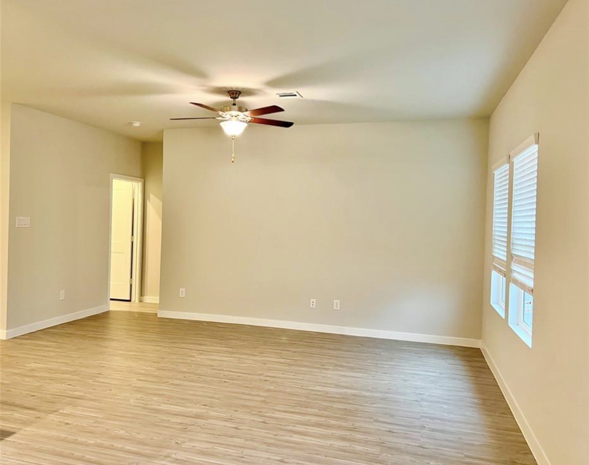 812 Westpointe Drive Property Photo 4