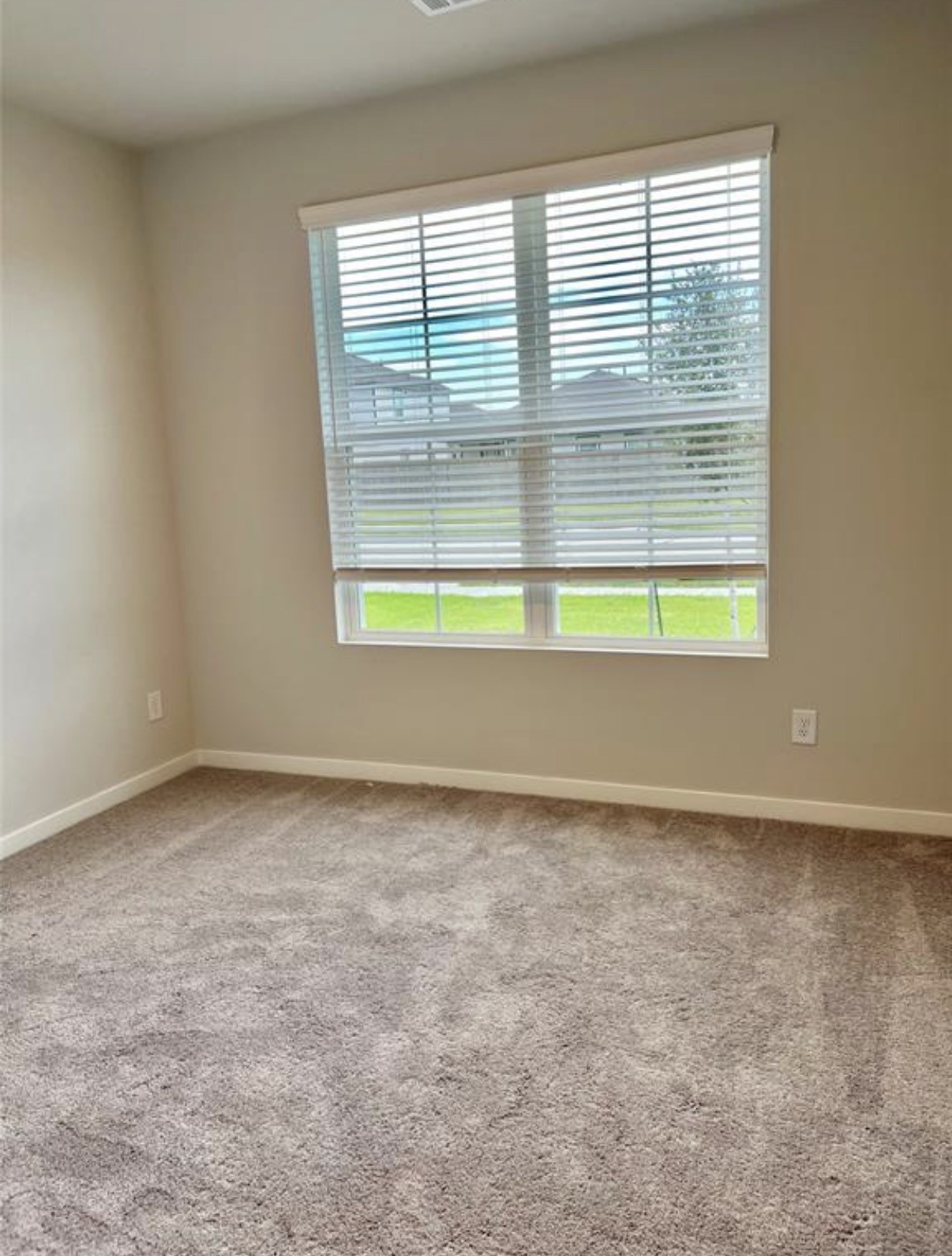 812 Westpointe Drive Property Photo 6