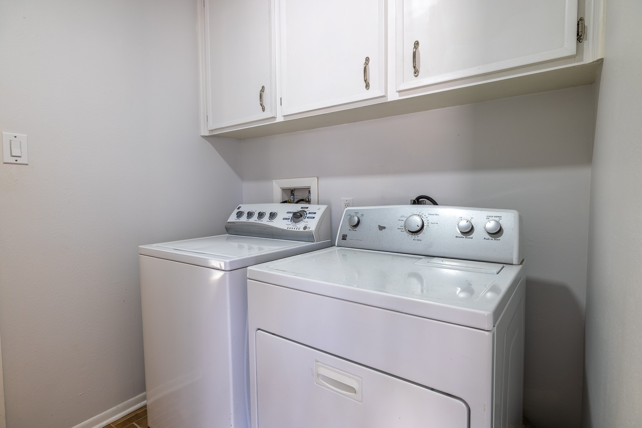 14131 Hillvale Drive Property Photo 17