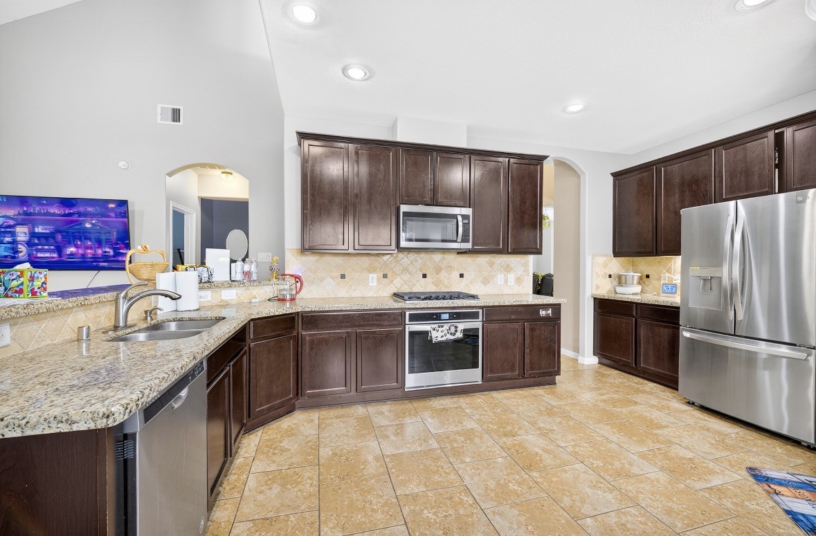 16026 Rustlers Trail Lane Property Photo 11