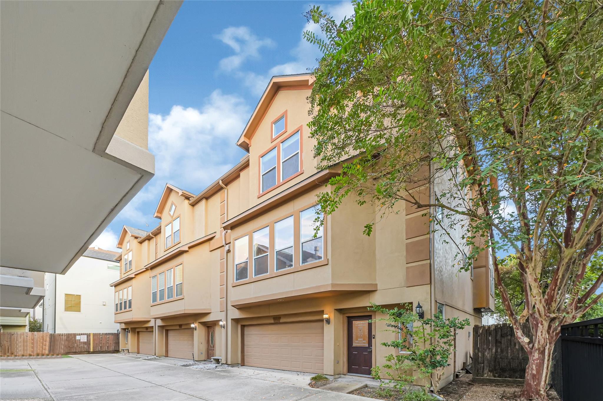 1402 Thompson Street Property Photo 2