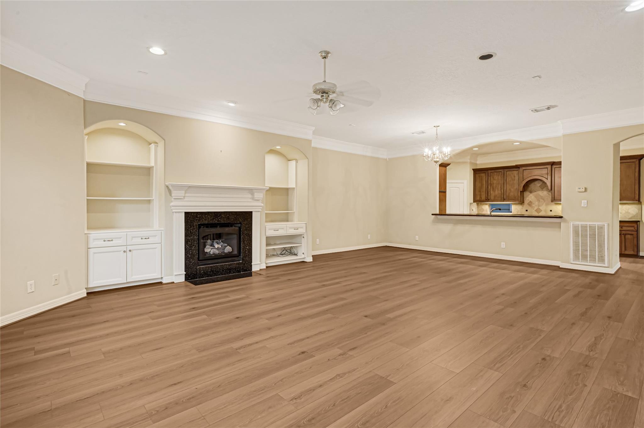 1402 Thompson Street Property Photo 9
