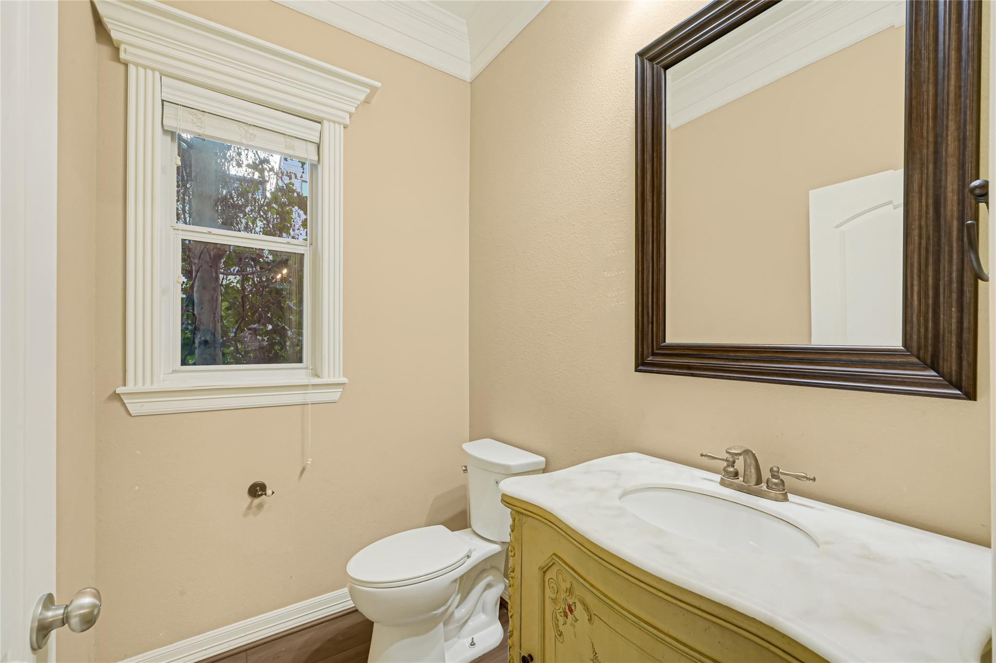 1402 Thompson Street Property Photo 12