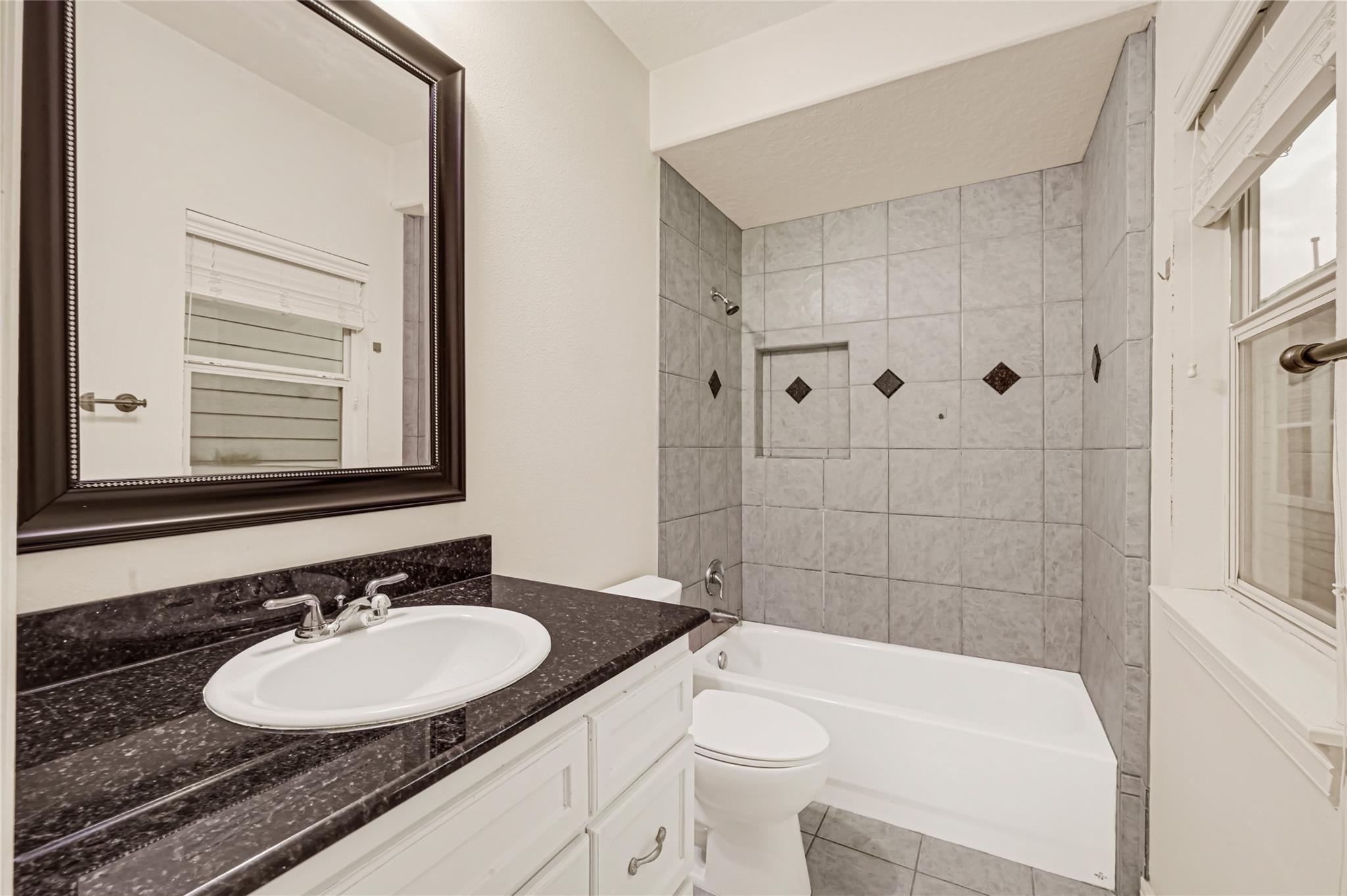 1402 Thompson Street Property Photo 20