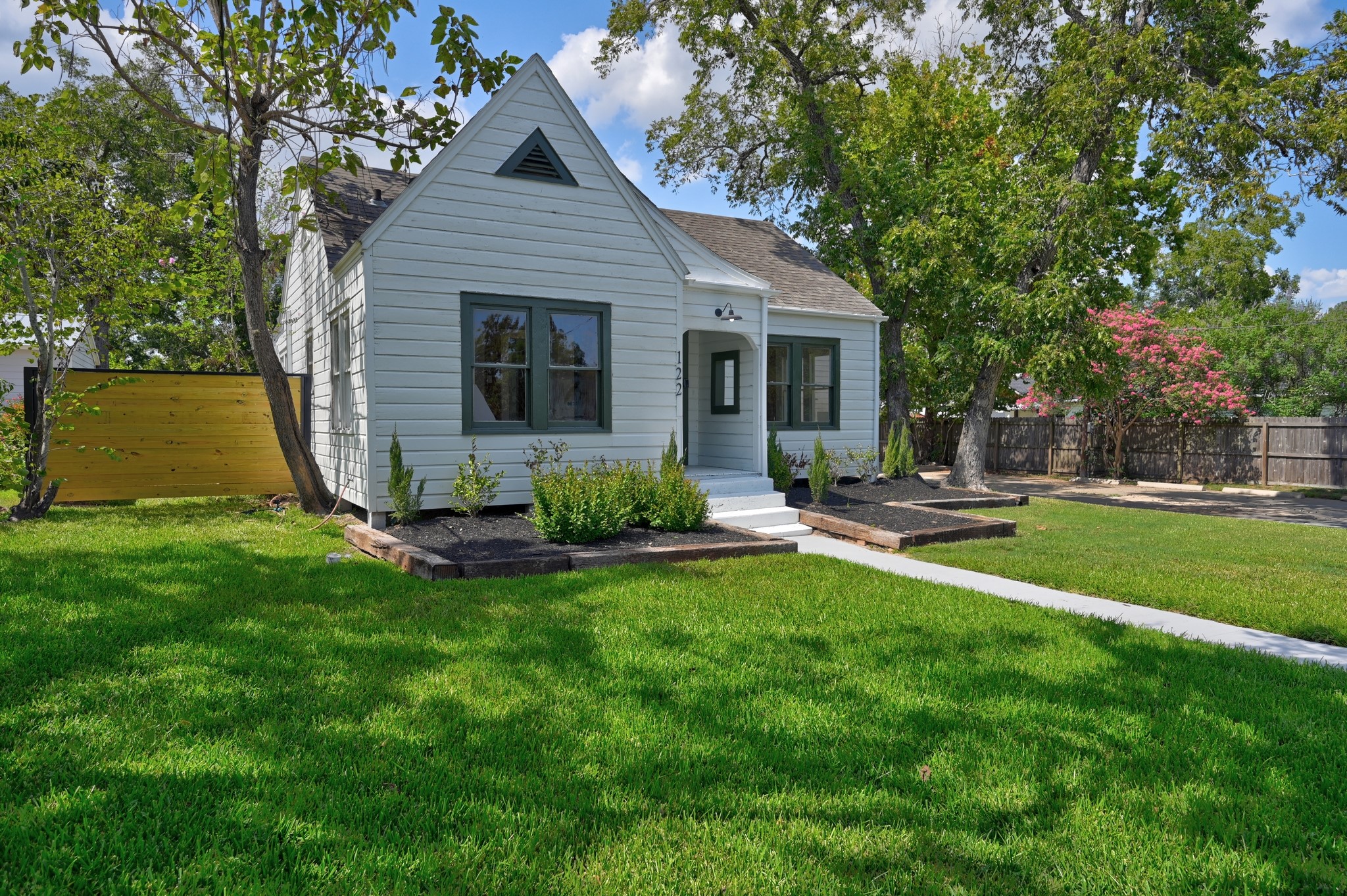 122 N Holland Street Property Photo 2