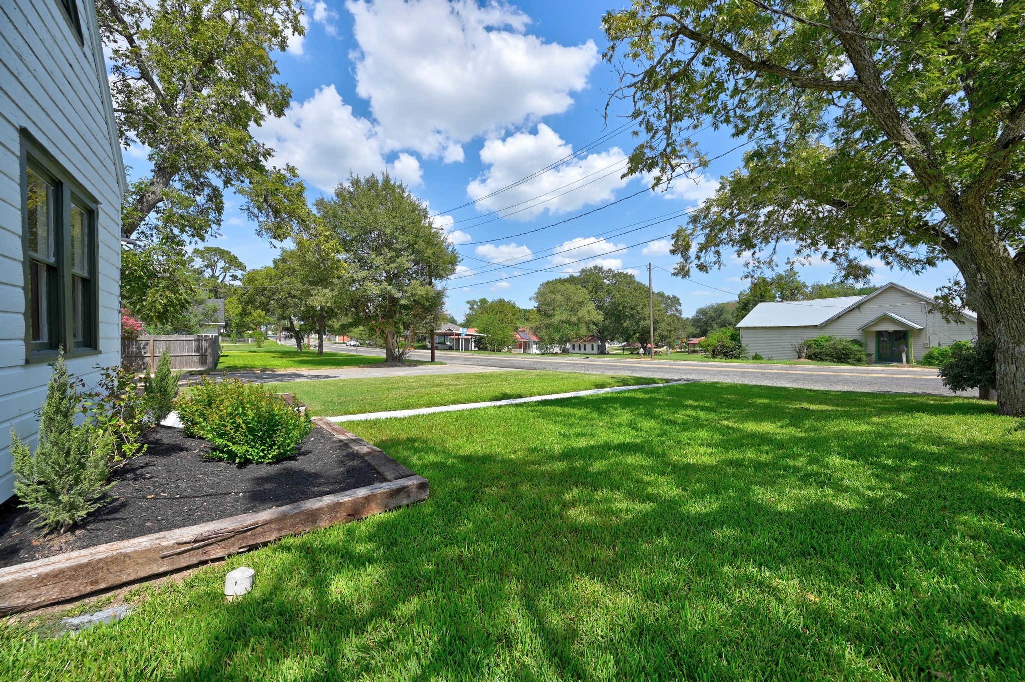 122 N Holland Street Property Photo 4