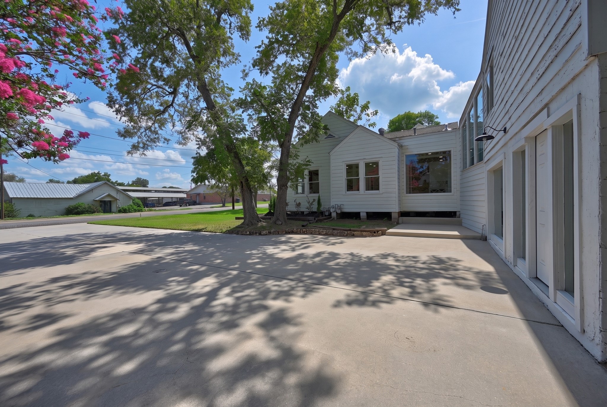 122 N Holland Street Property Photo 5