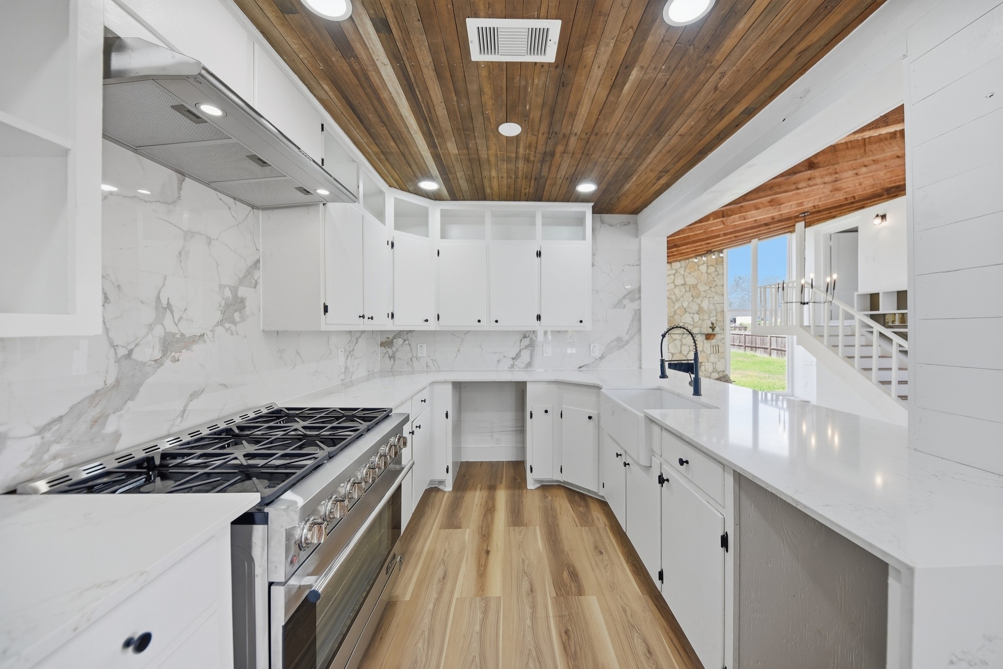 122 N Holland Street Property Photo 8
