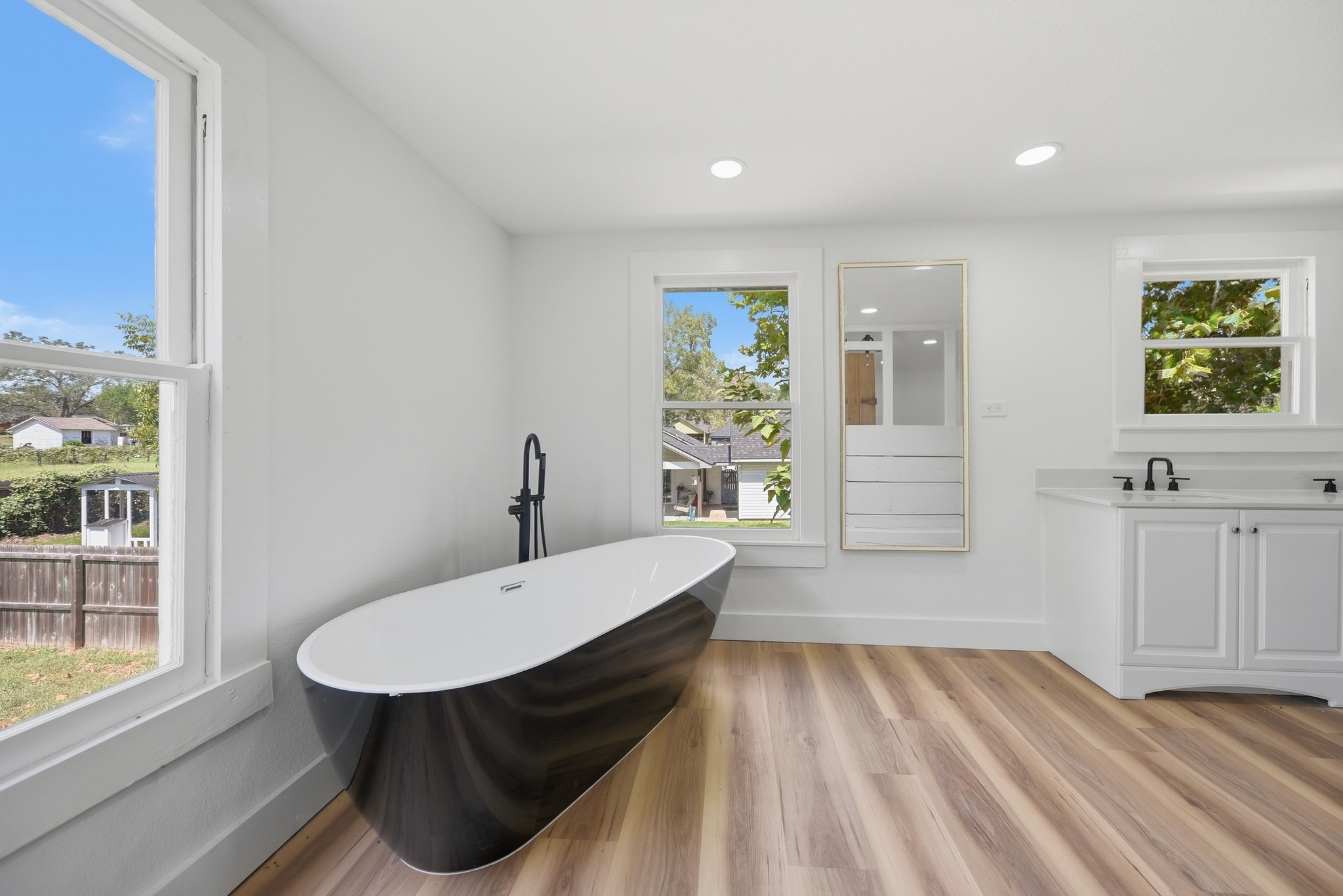 122 N Holland Street Property Photo 12