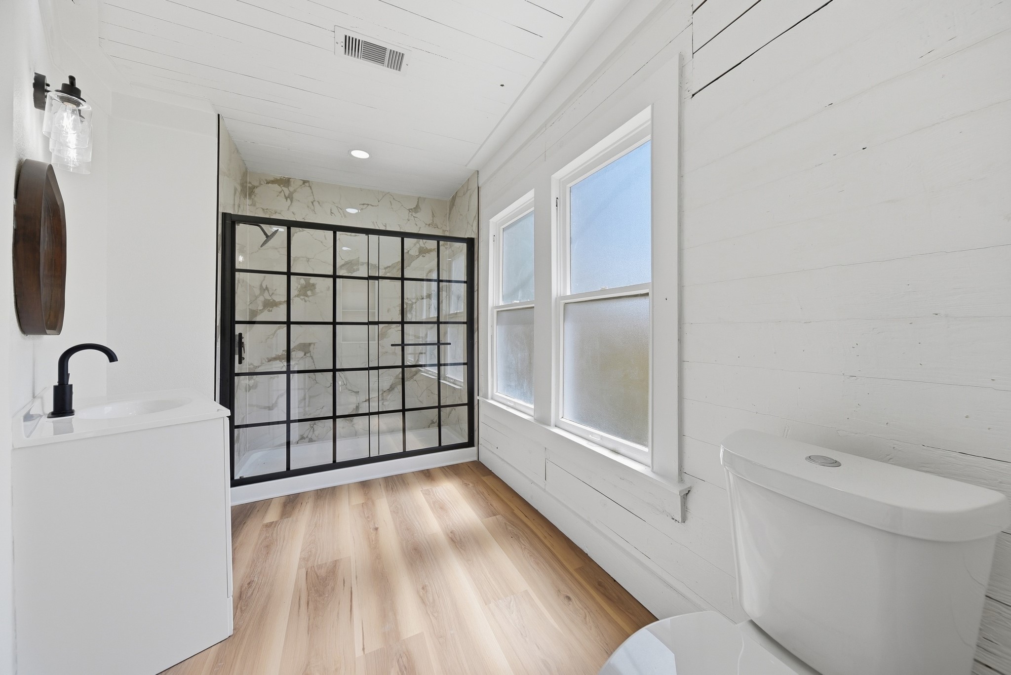 122 N Holland Street Property Photo 18