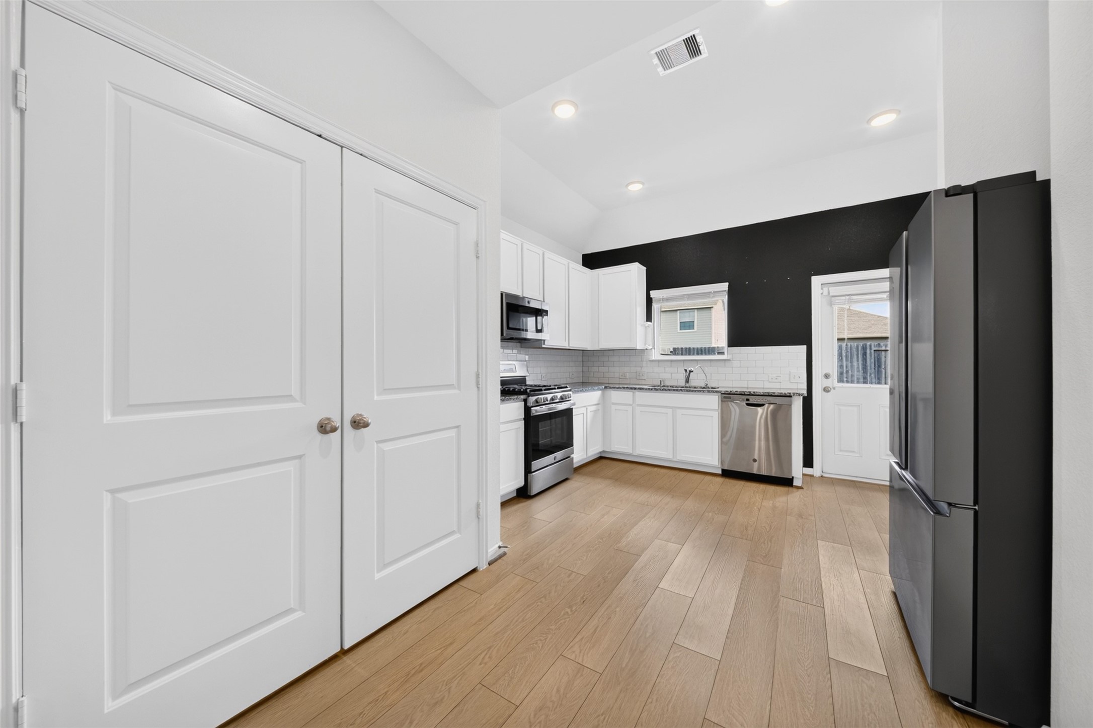 14902 Darbydale Drive Property Photo 3