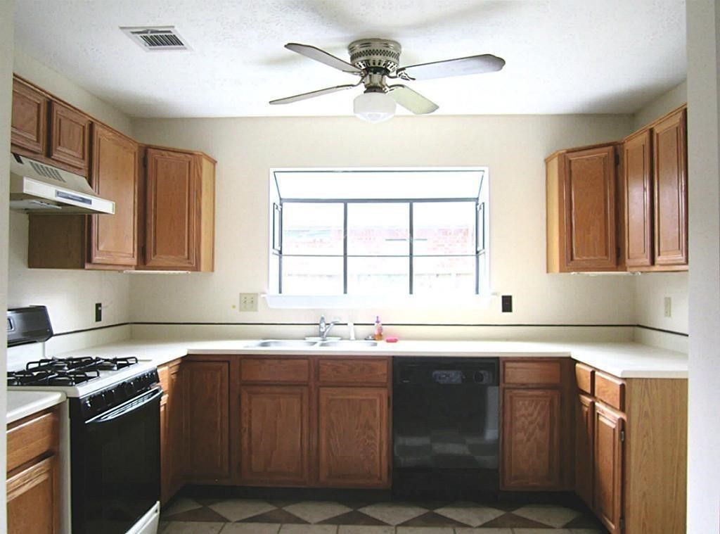 14562 Oak Chase Drive Property Photo 5
