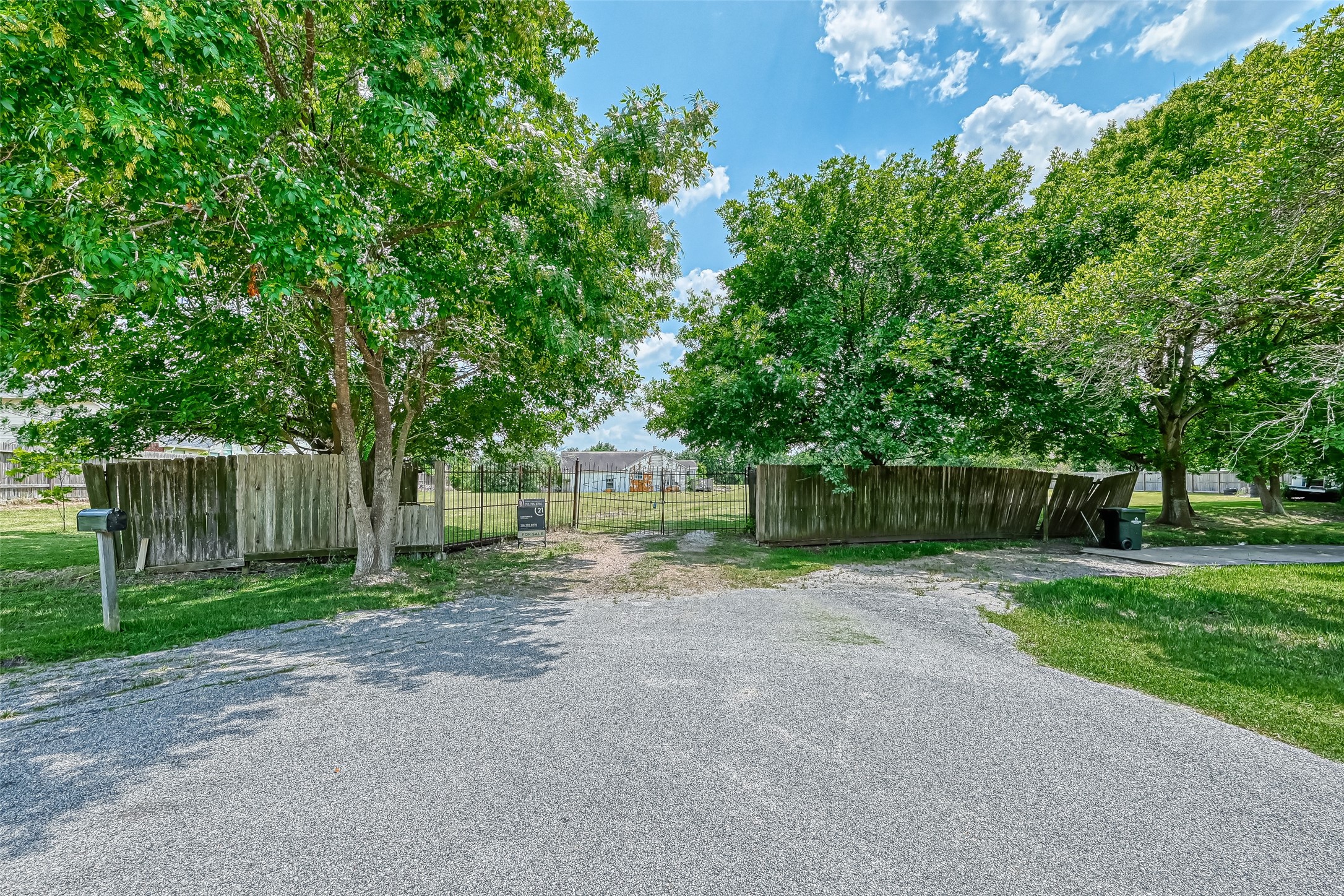11211 S Dargail Street Property Photo 3