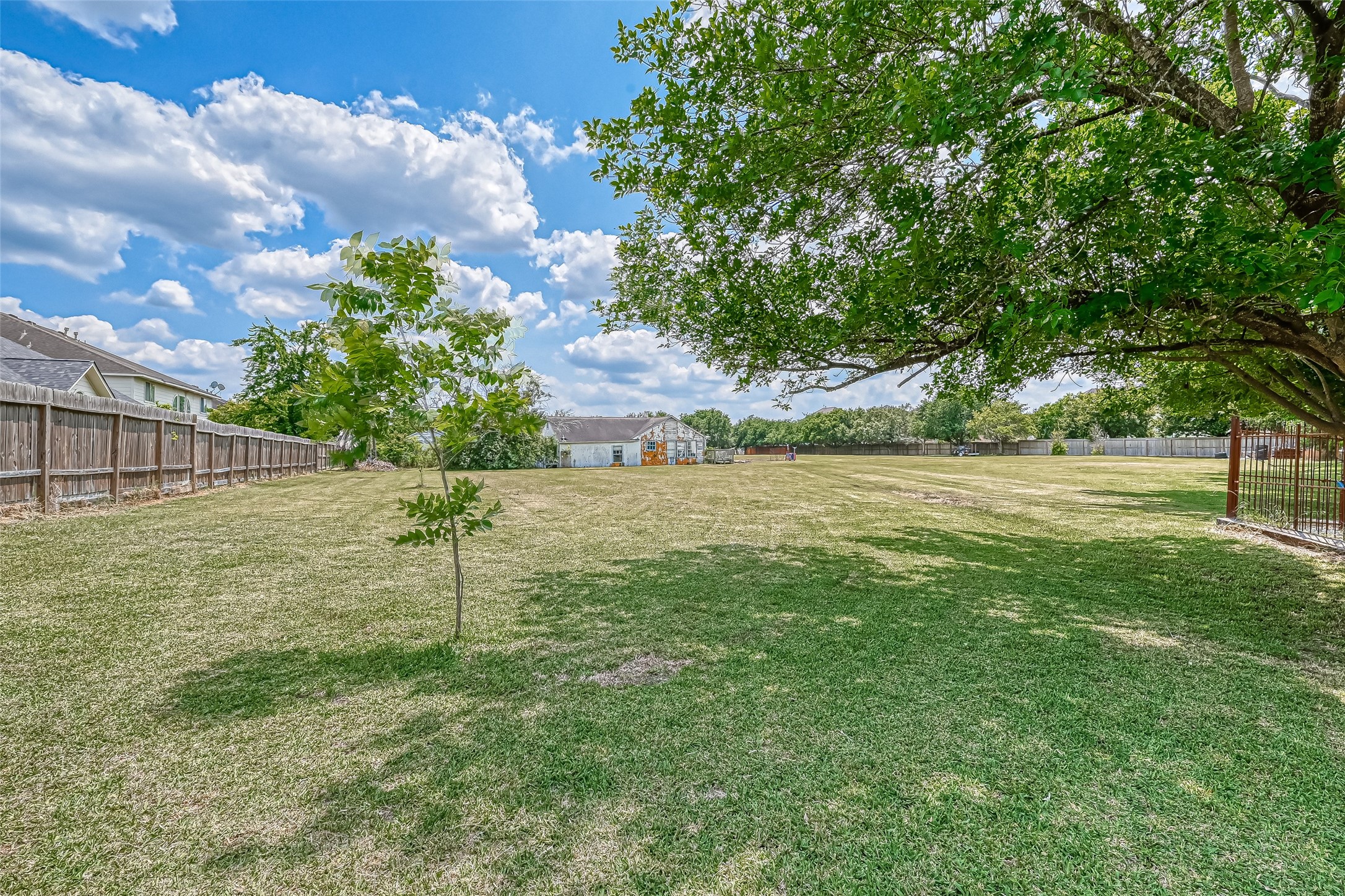 11211 S Dargail Street Property Photo 4