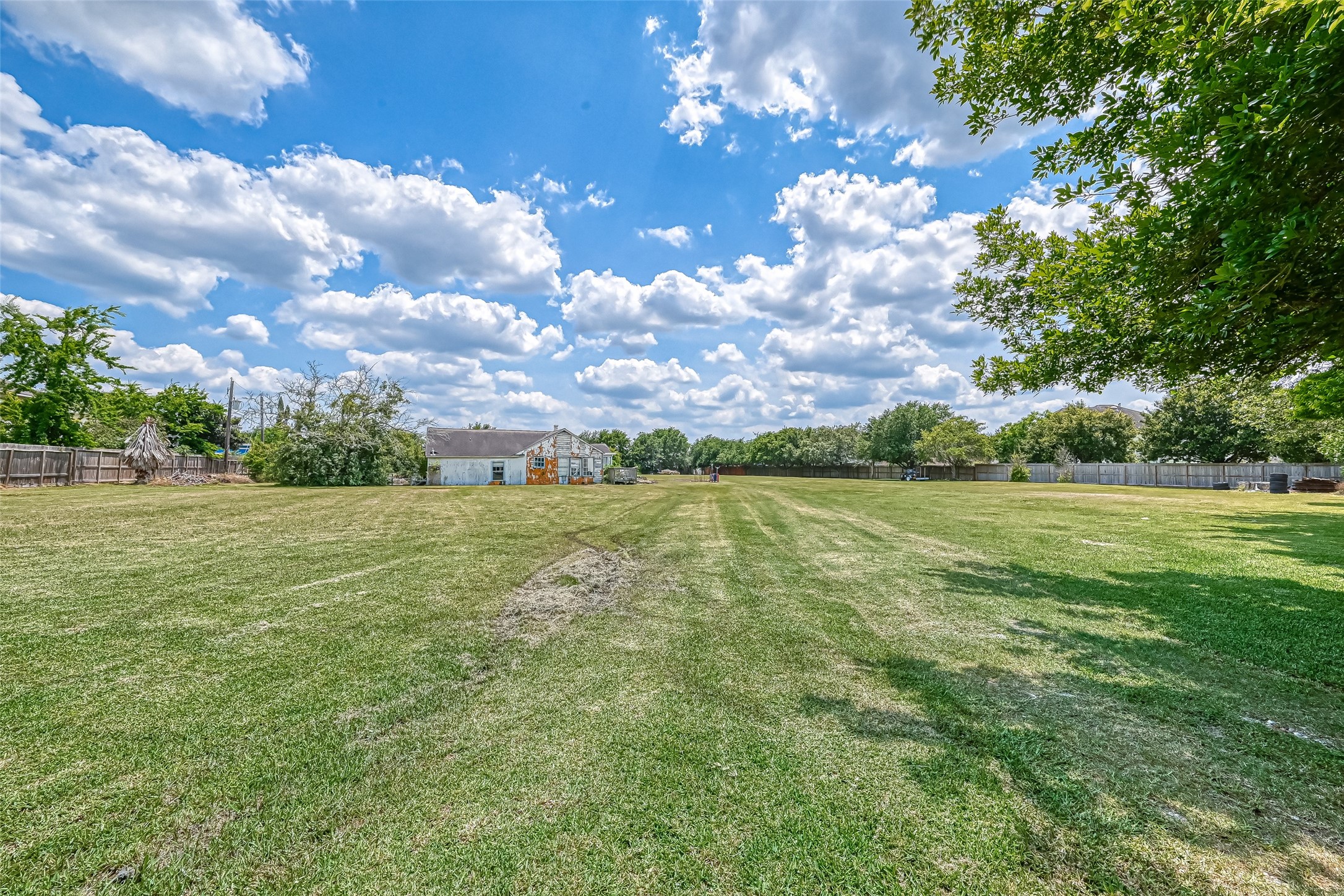 11211 S Dargail Street Property Photo 7