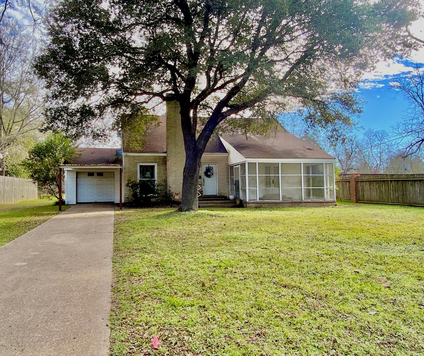 102 N Gordon Drive Property Photo 1