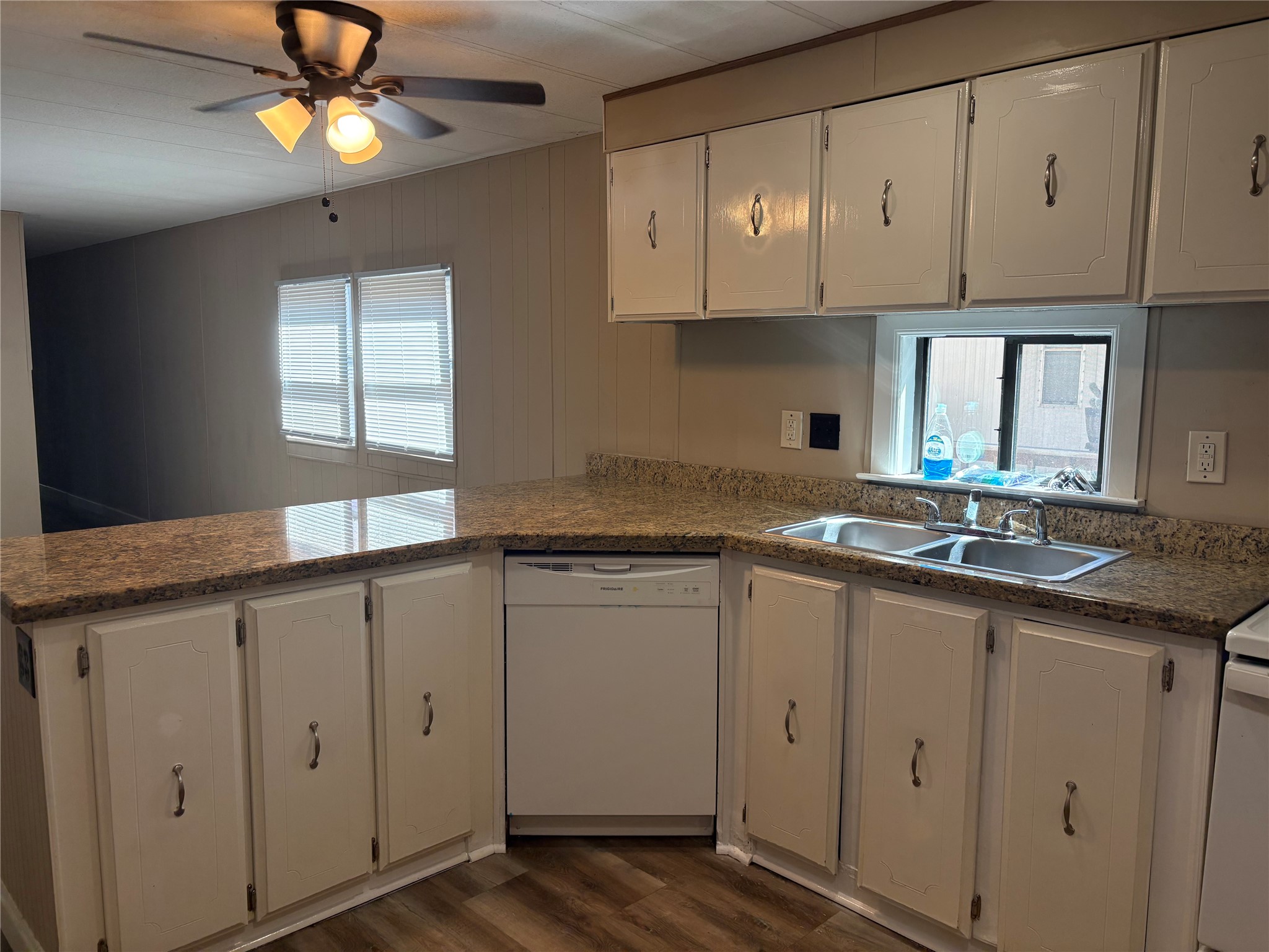 13172 S Lee Shore Drive Property Photo 4
