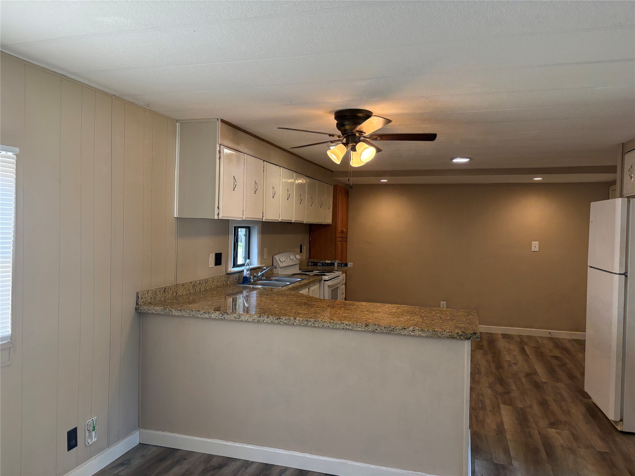 13172 S Lee Shore Drive Property Photo 7