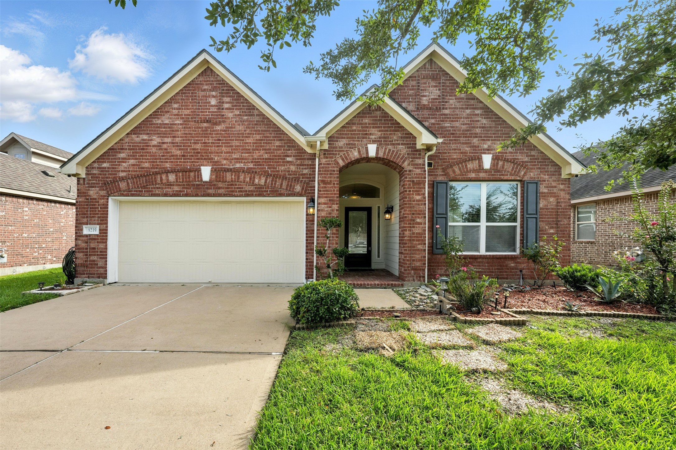 9219 Gilbert Hollow Drive Property Photo 1