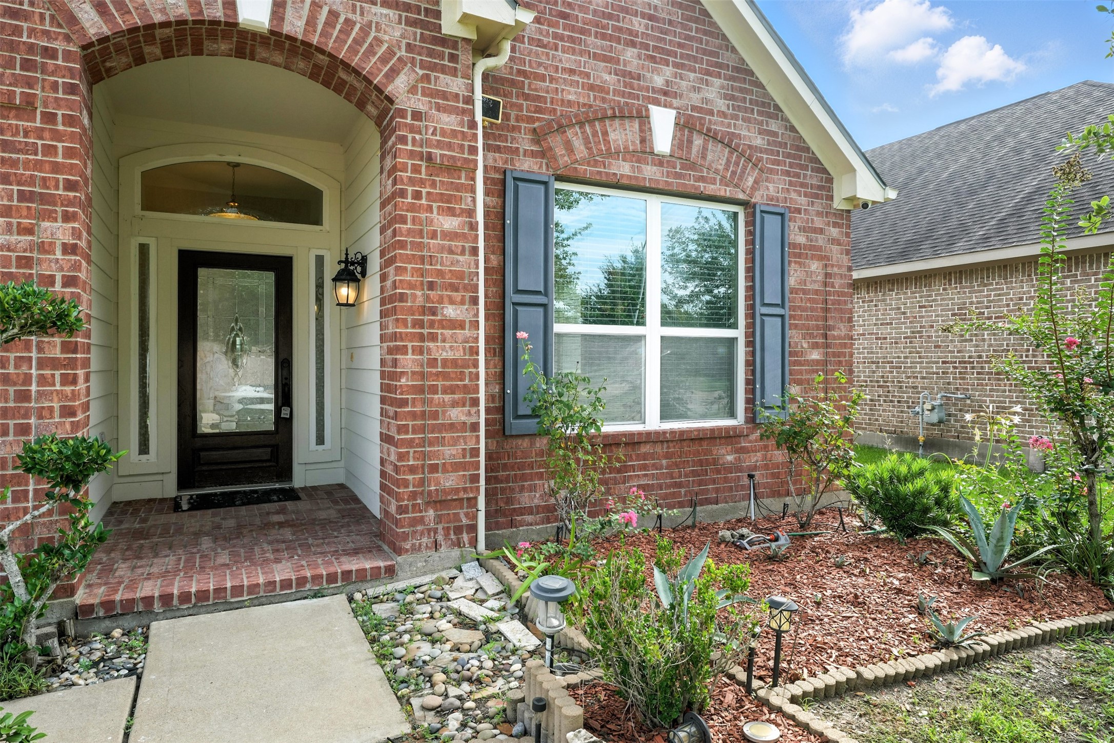 9219 Gilbert Hollow Drive Property Photo 4