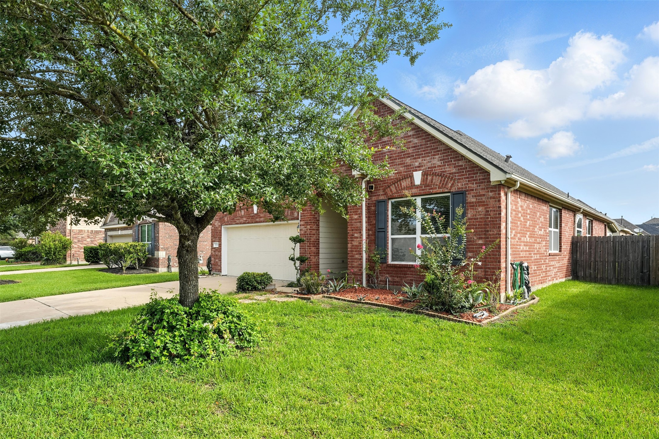 9219 Gilbert Hollow Drive Property Photo 6