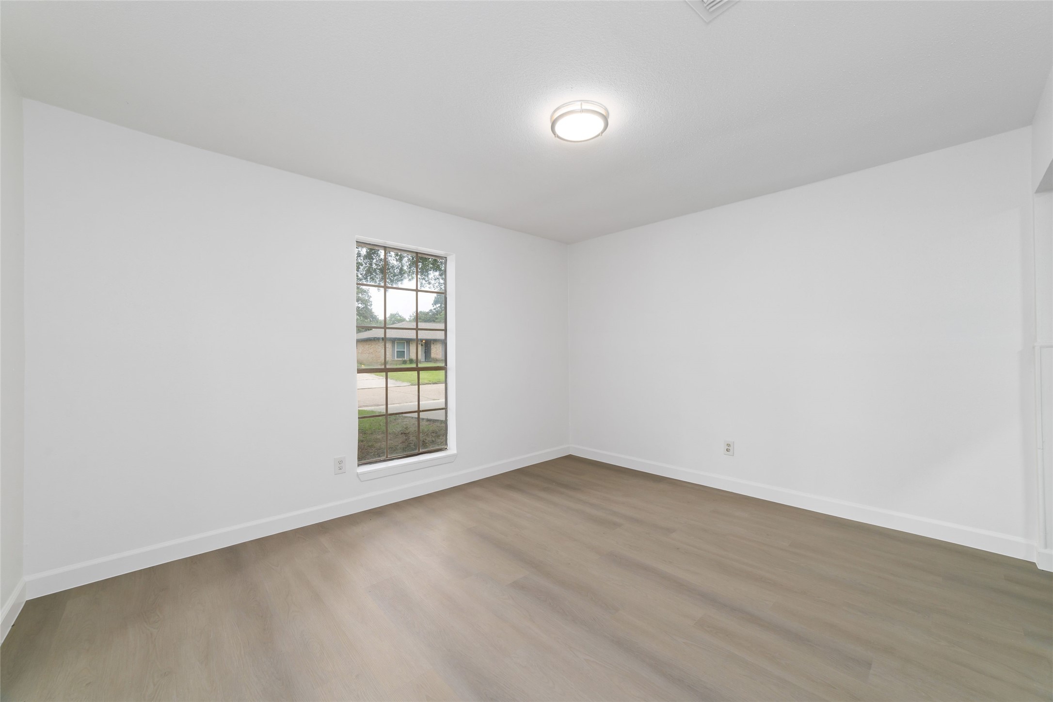 5023 Monteith Drive Property Photo 4
