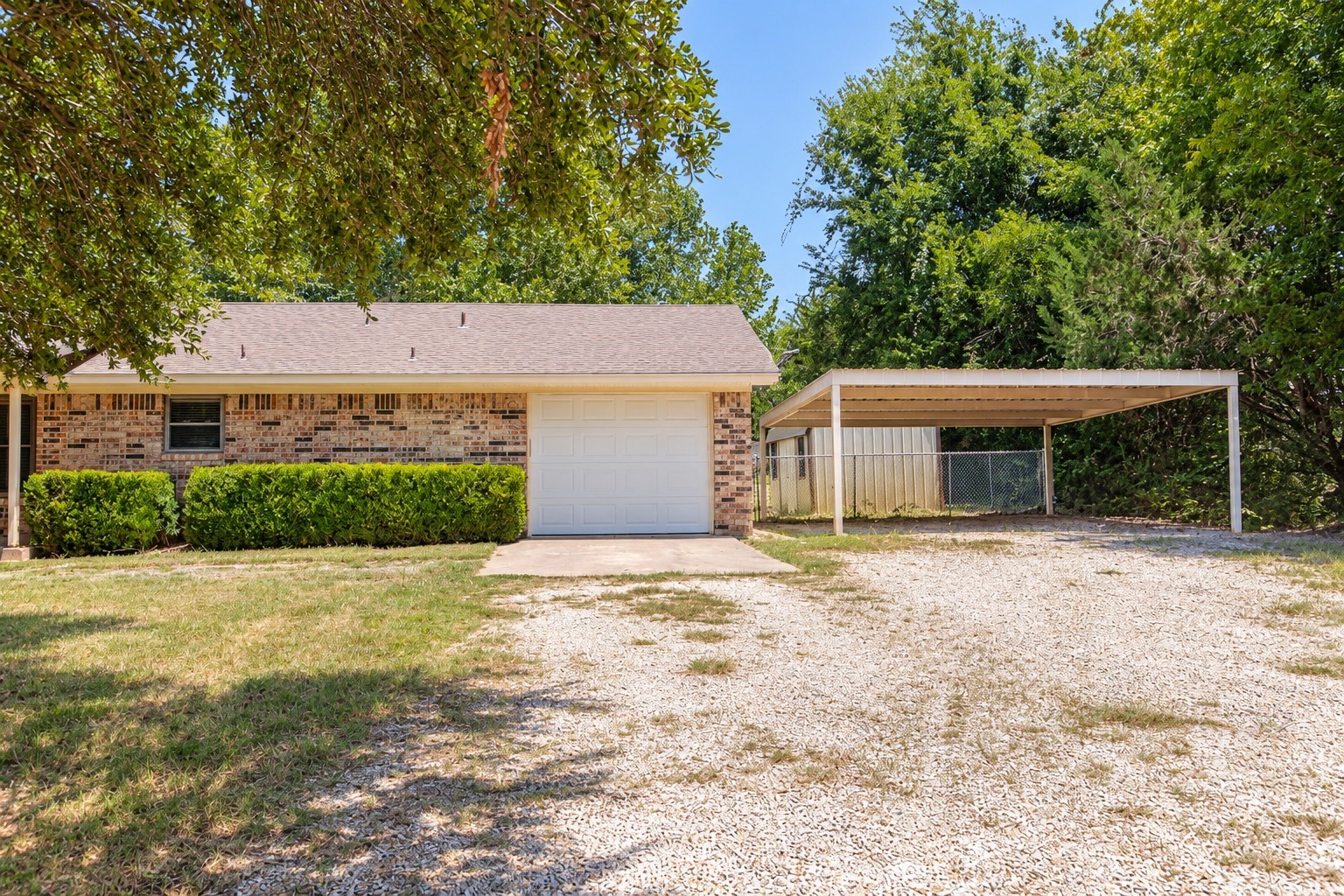 828 Armadillo Drive Property Photo 2