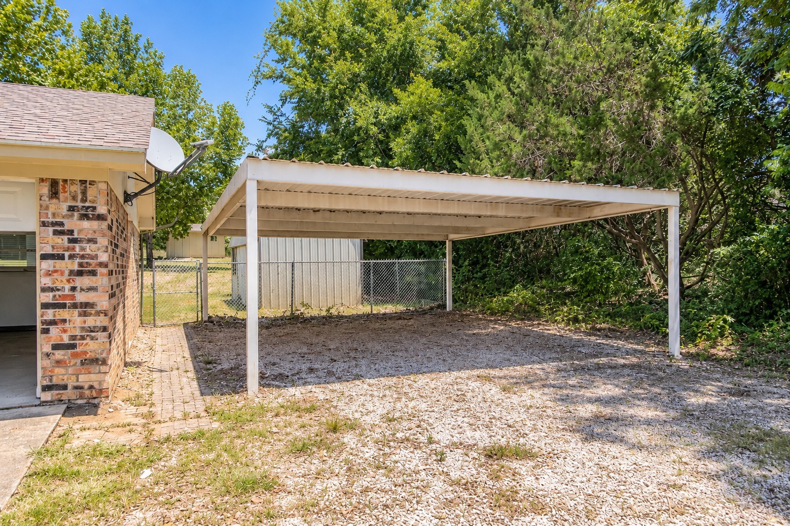 828 Armadillo Drive Property Photo 4