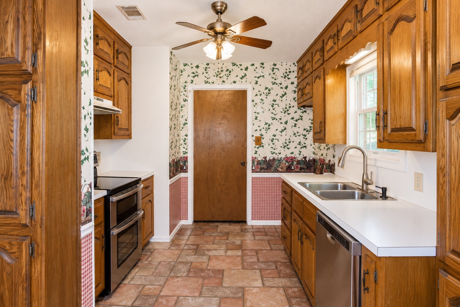 828 Armadillo Drive Property Photo 11