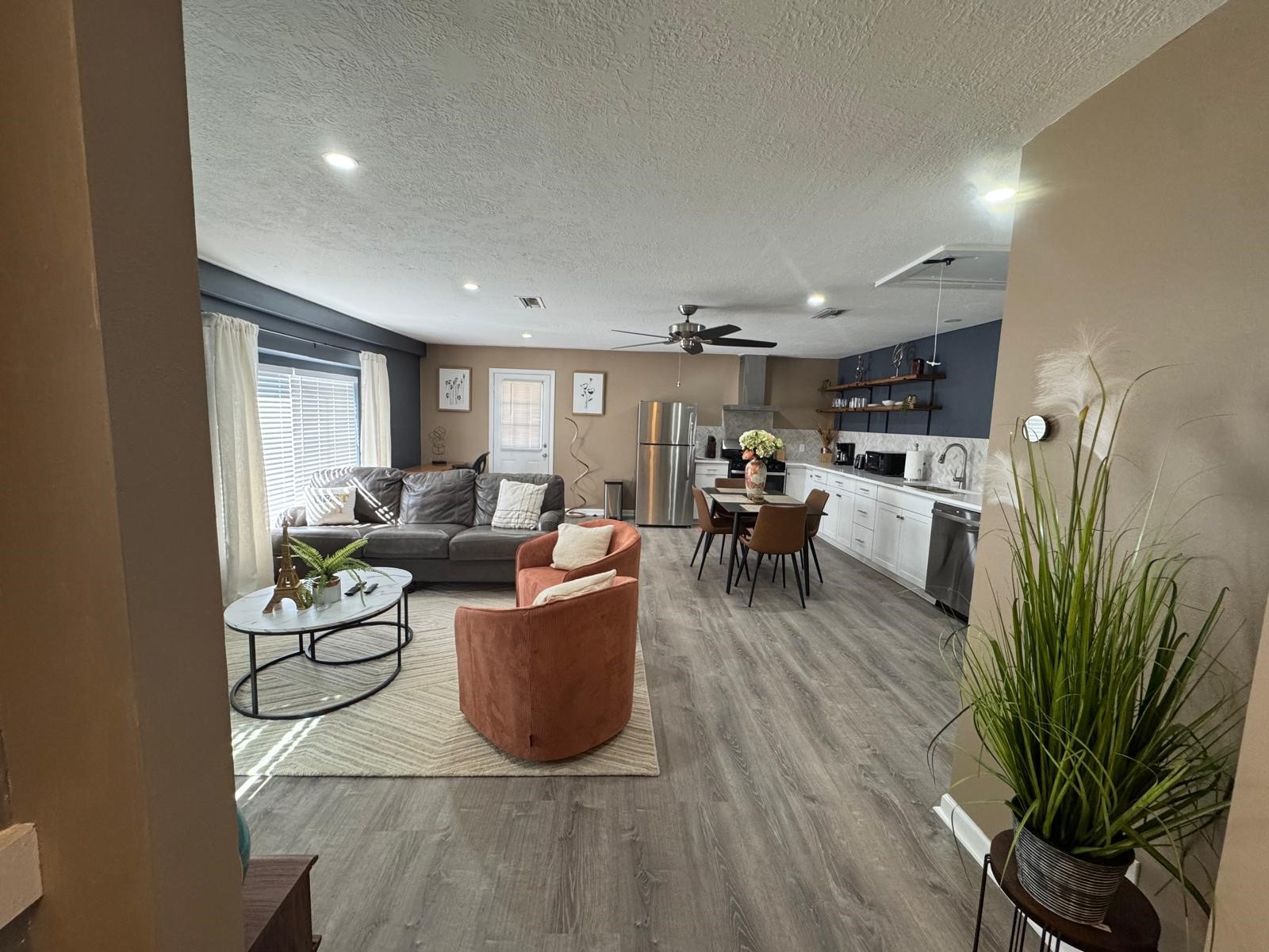 13015 Frank Lane Property Photo 6