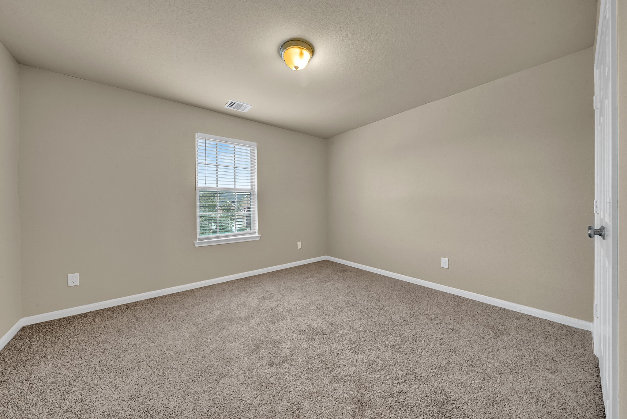 16911 Wedgeside Park Property Photo 13