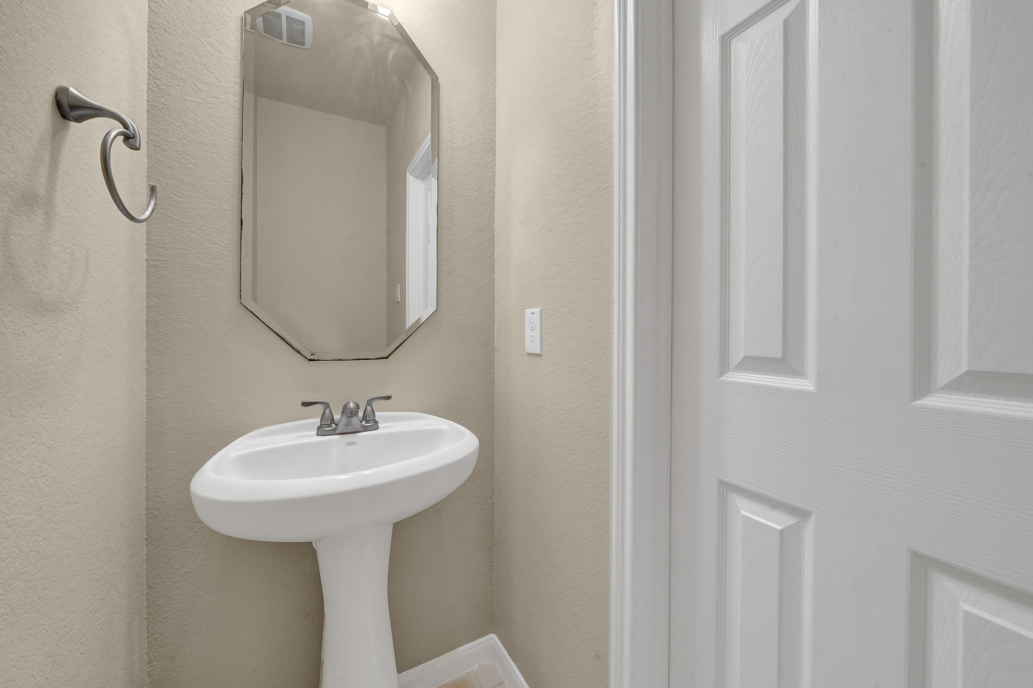 16911 Wedgeside Park Property Photo 14
