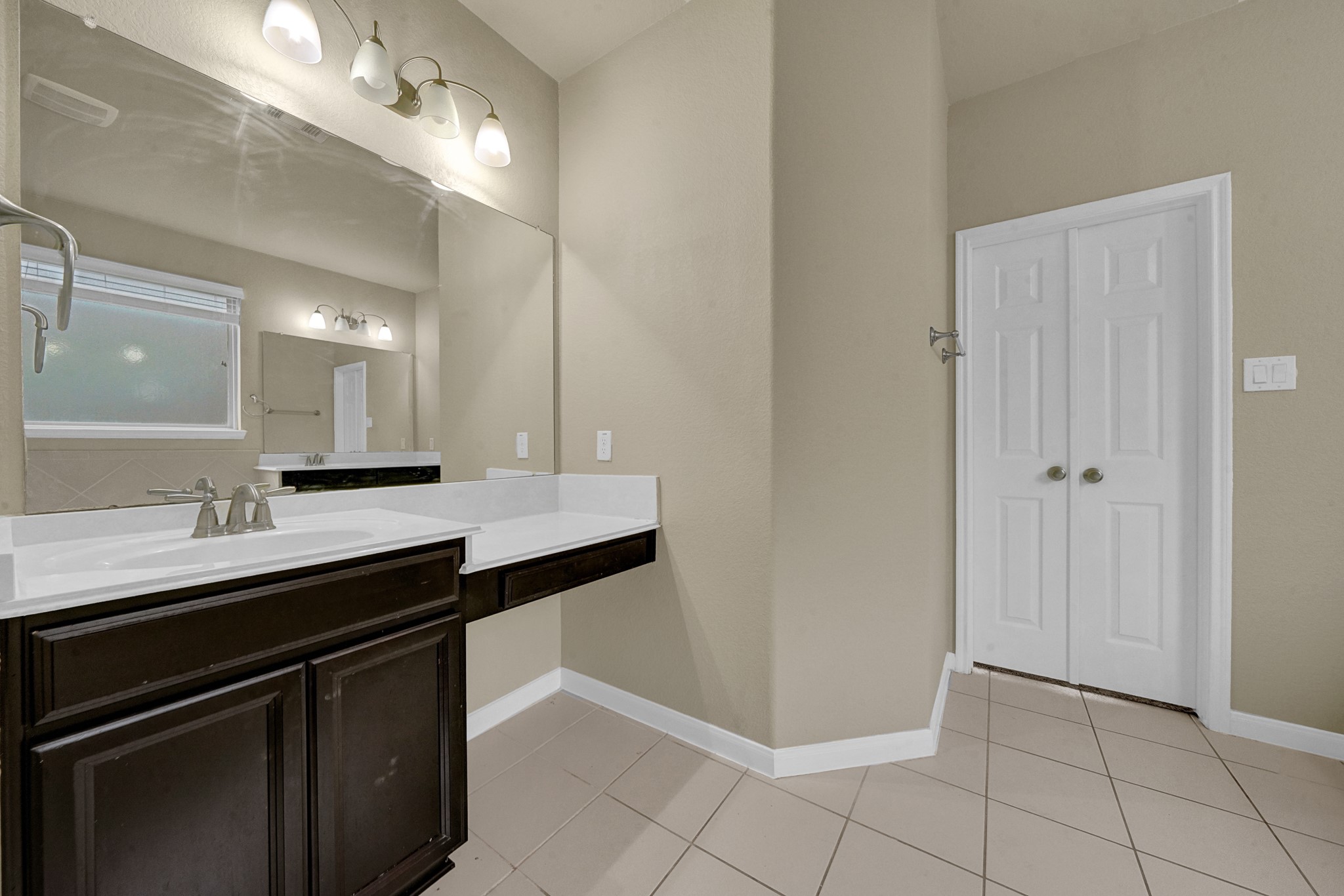 16911 Wedgeside Park Property Photo 23
