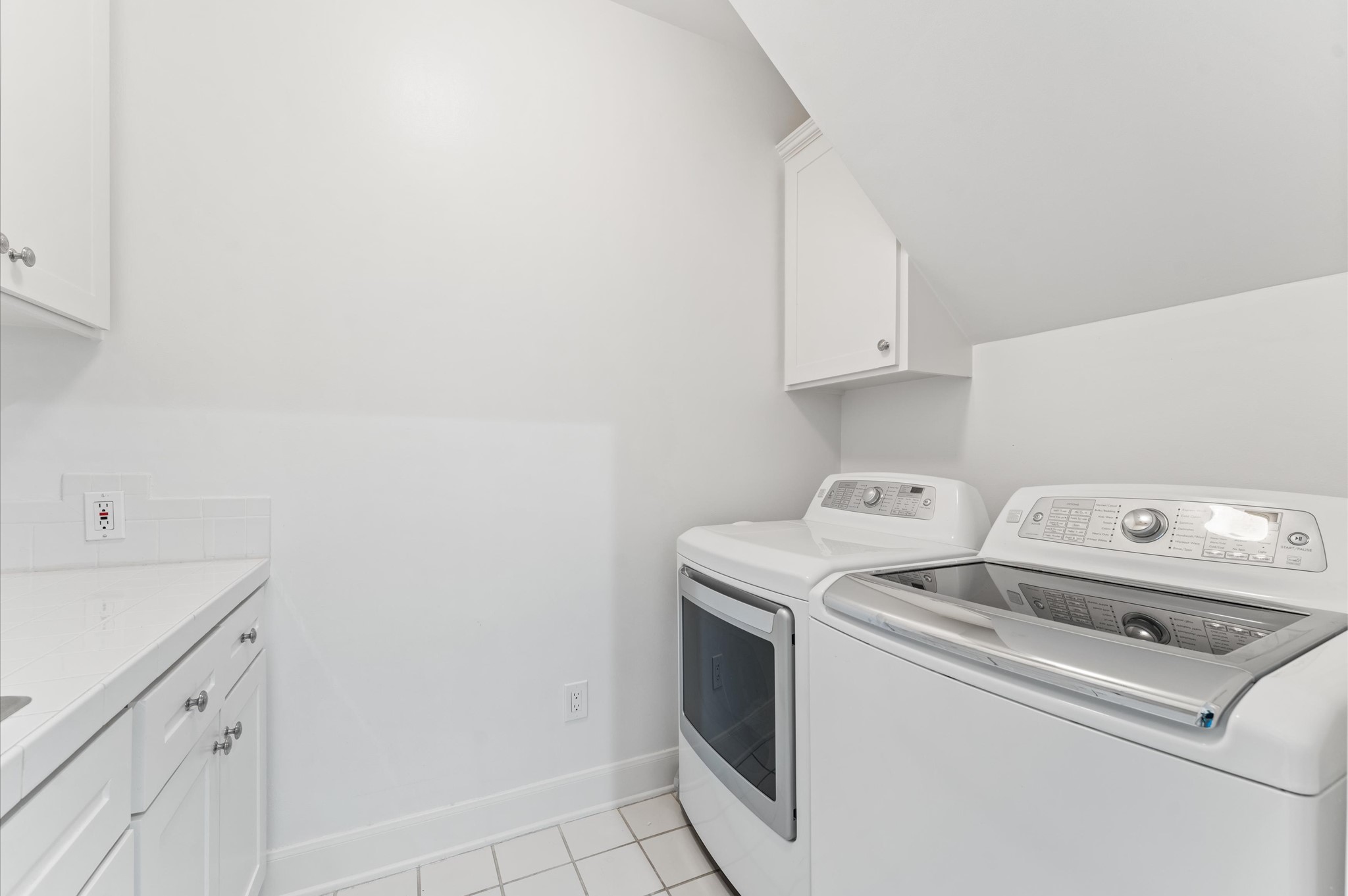 2222 Nantucket Drive B Property Photo 29