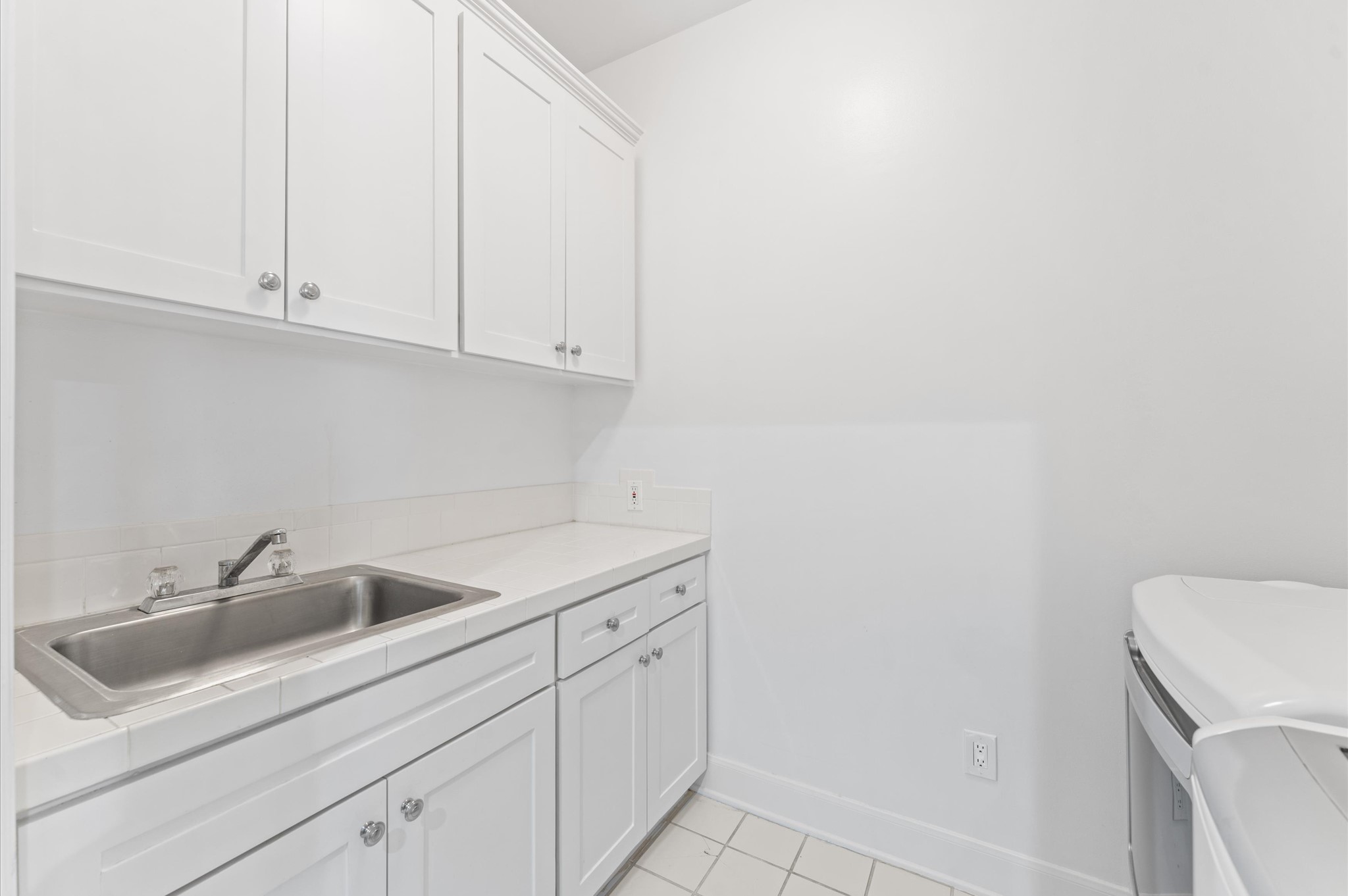 2222 Nantucket Drive B Property Photo 30