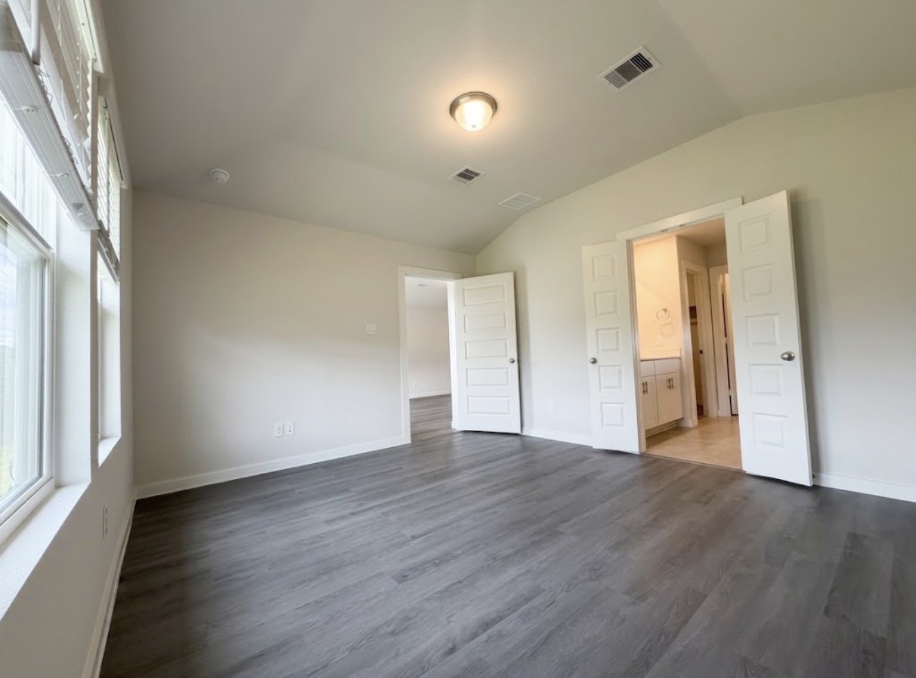 5549 Madden Lane Property Photo 4